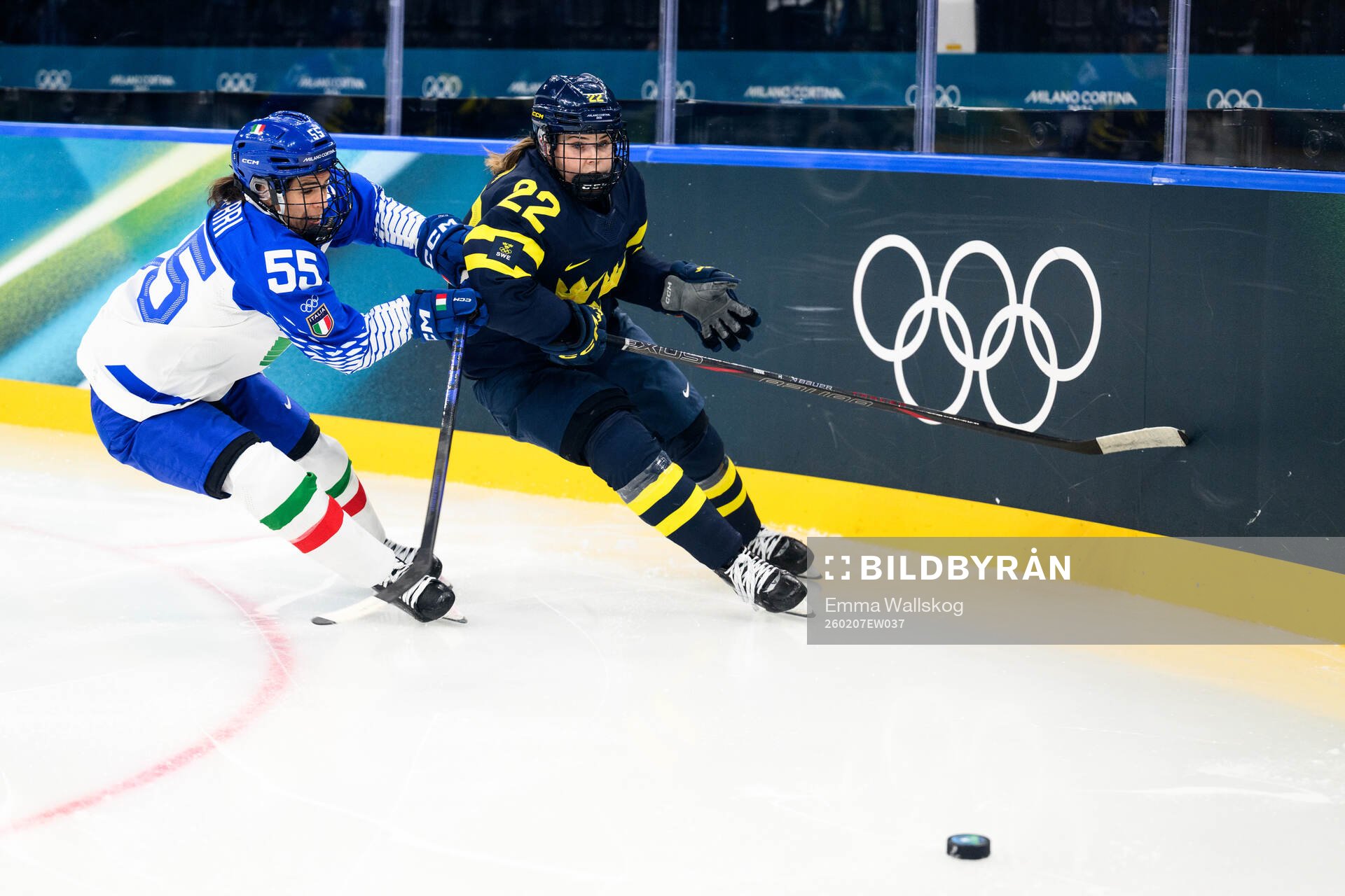 Jacquie Pierri of Italy and Hanna Thuvik of Sweden in the