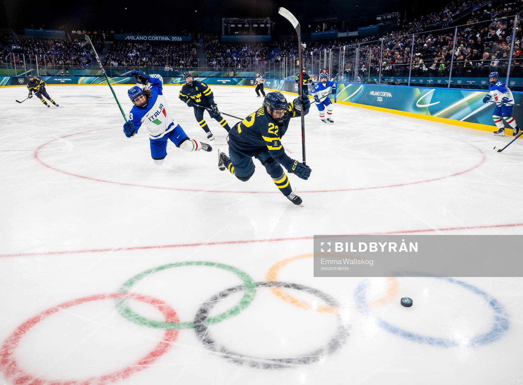 Kristin Della Rovere of Italy and Hanna Thuvik of Sweden in
