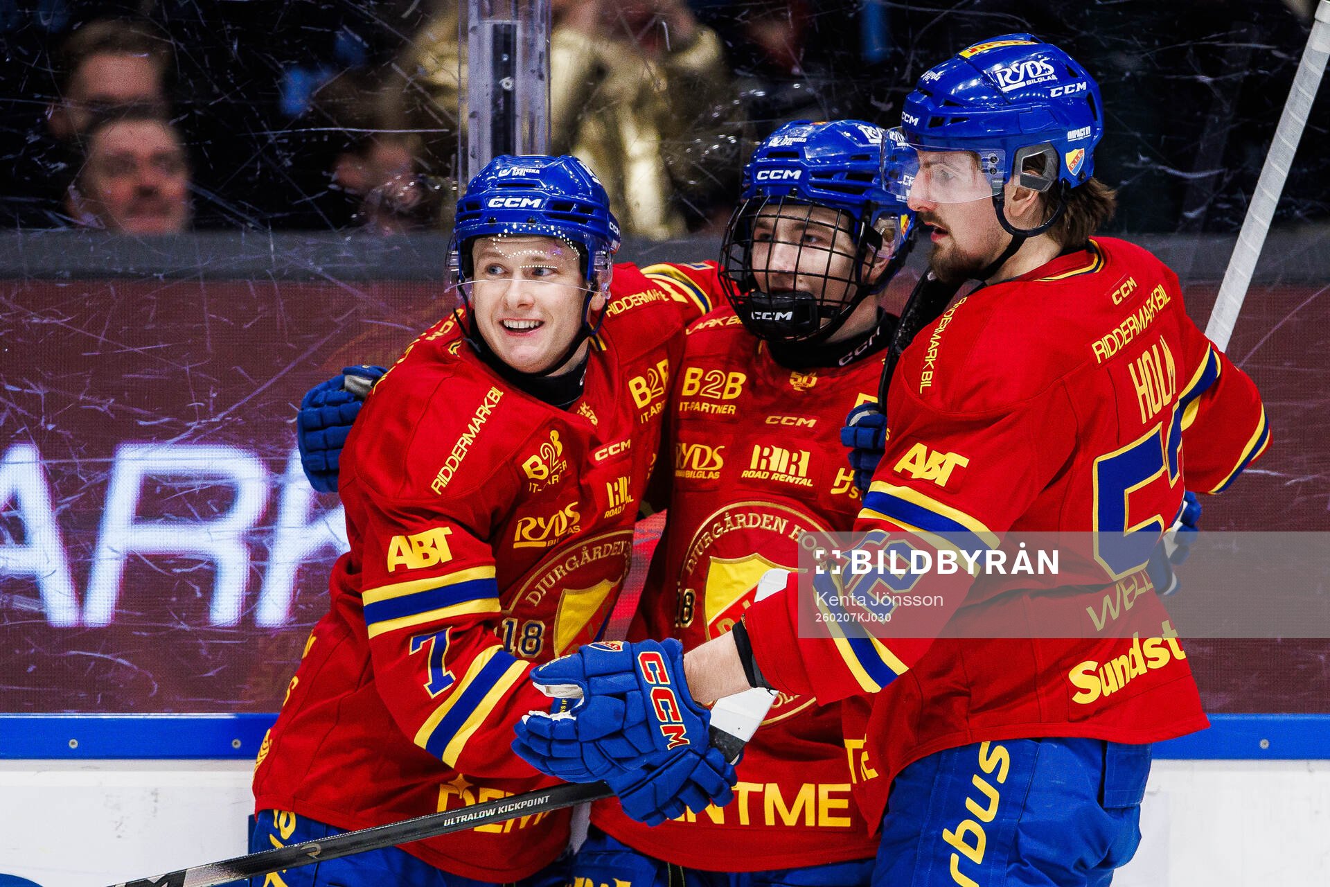 Djurgårdens Viggo Björck (m) jublar med Joseph Snively