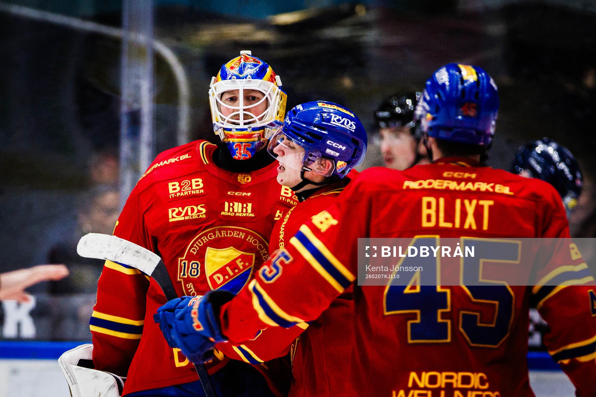 Djurgårdens målvakt Magnus Hellberg jublar med Victor