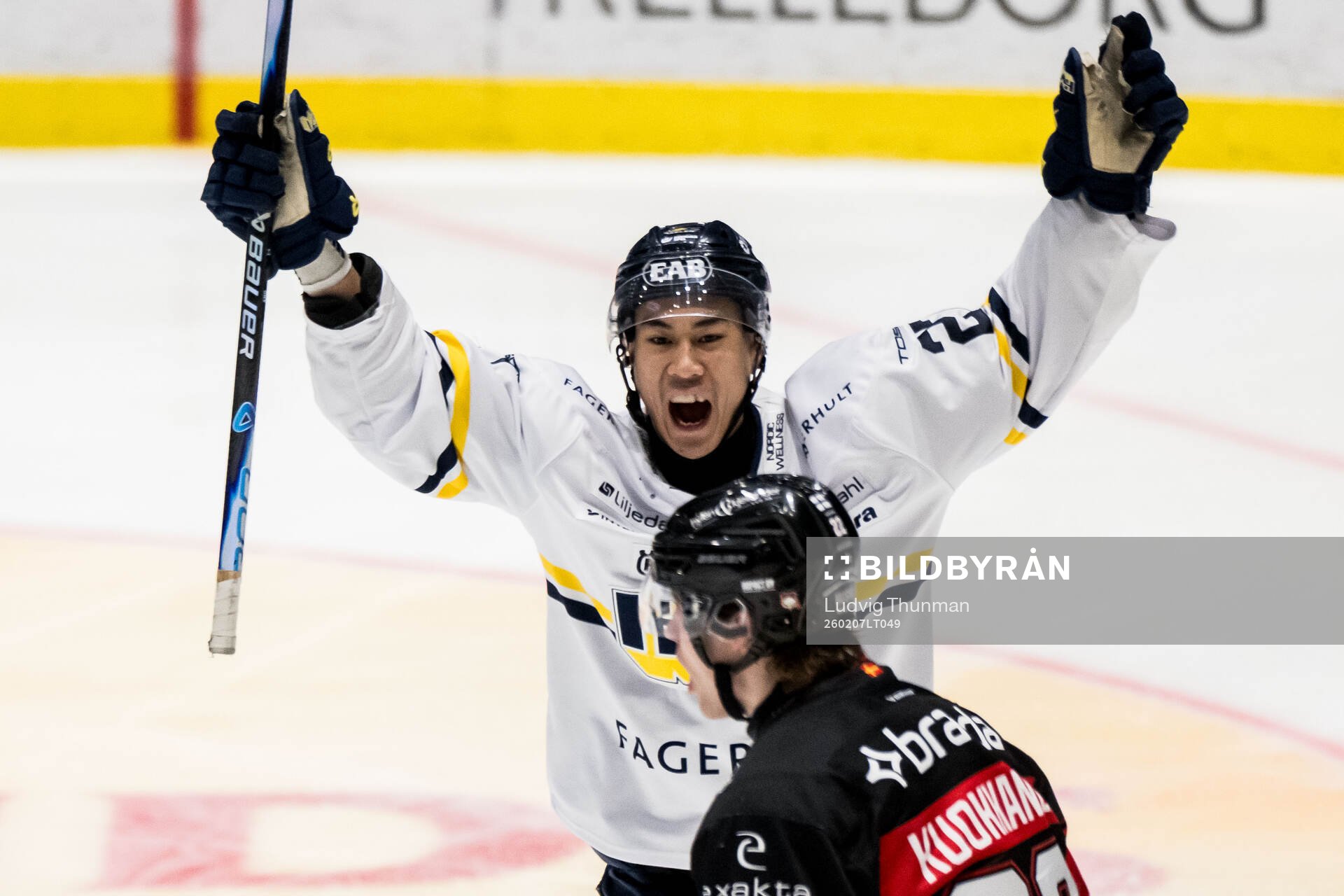 HV71s Jonathan Ang jublar