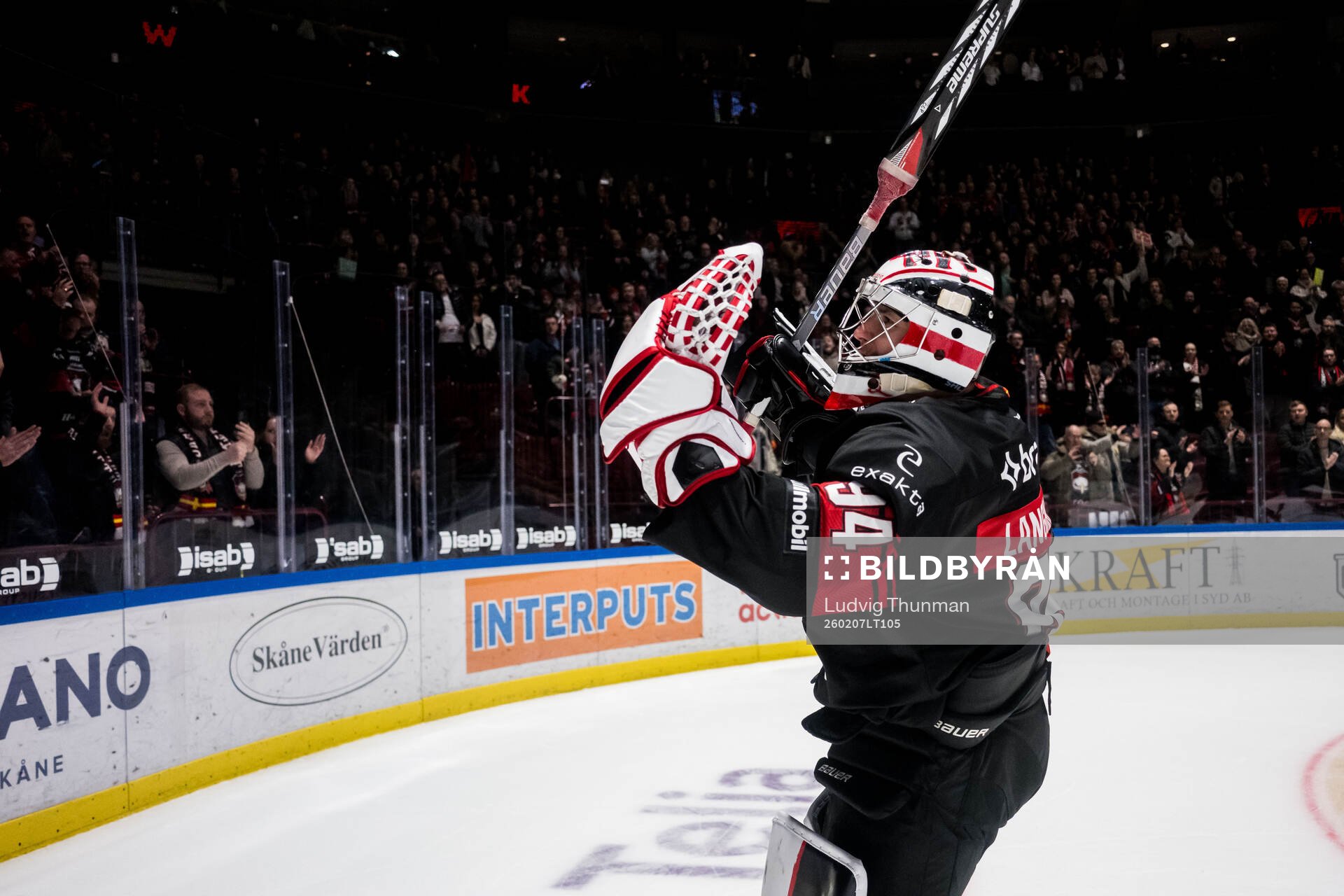 Malmö Redhawks målvakt Marek Langhamer jublar