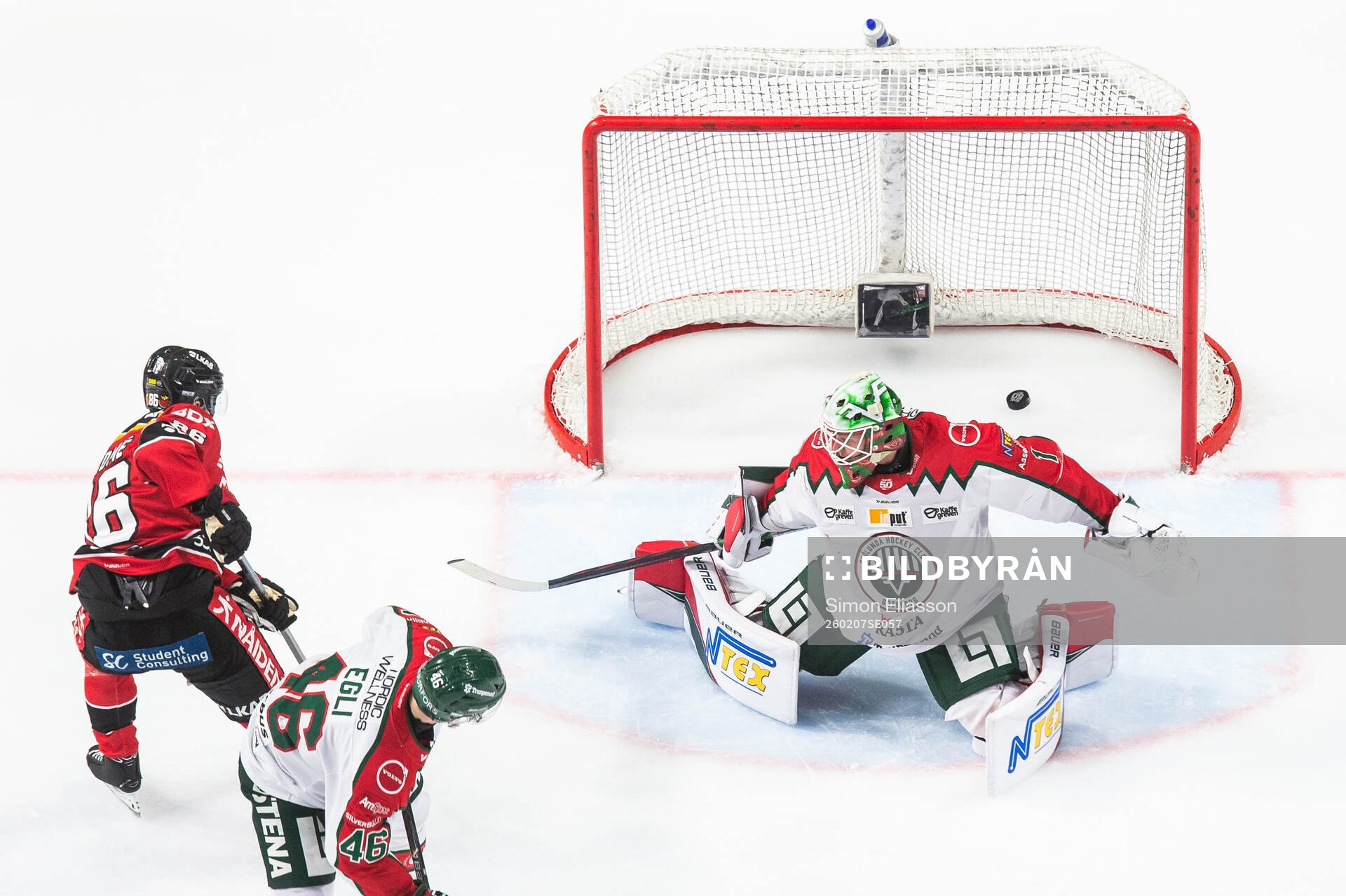 Luleås Mathias Bromé gör 5-3 bakom Frölundas målvakt