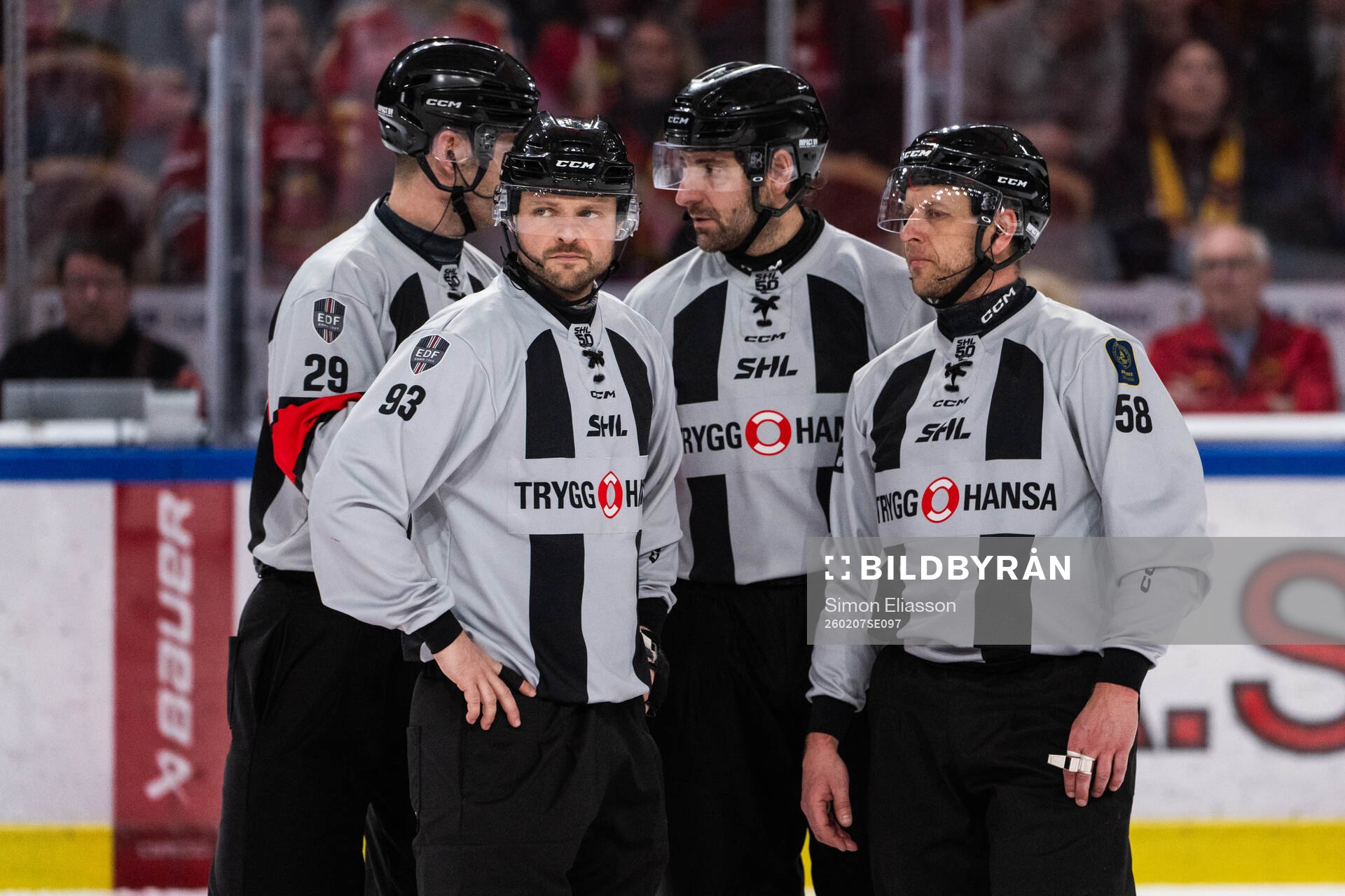 Linjedomare Mathias Naperotti och Rickard Nilsson, domare
