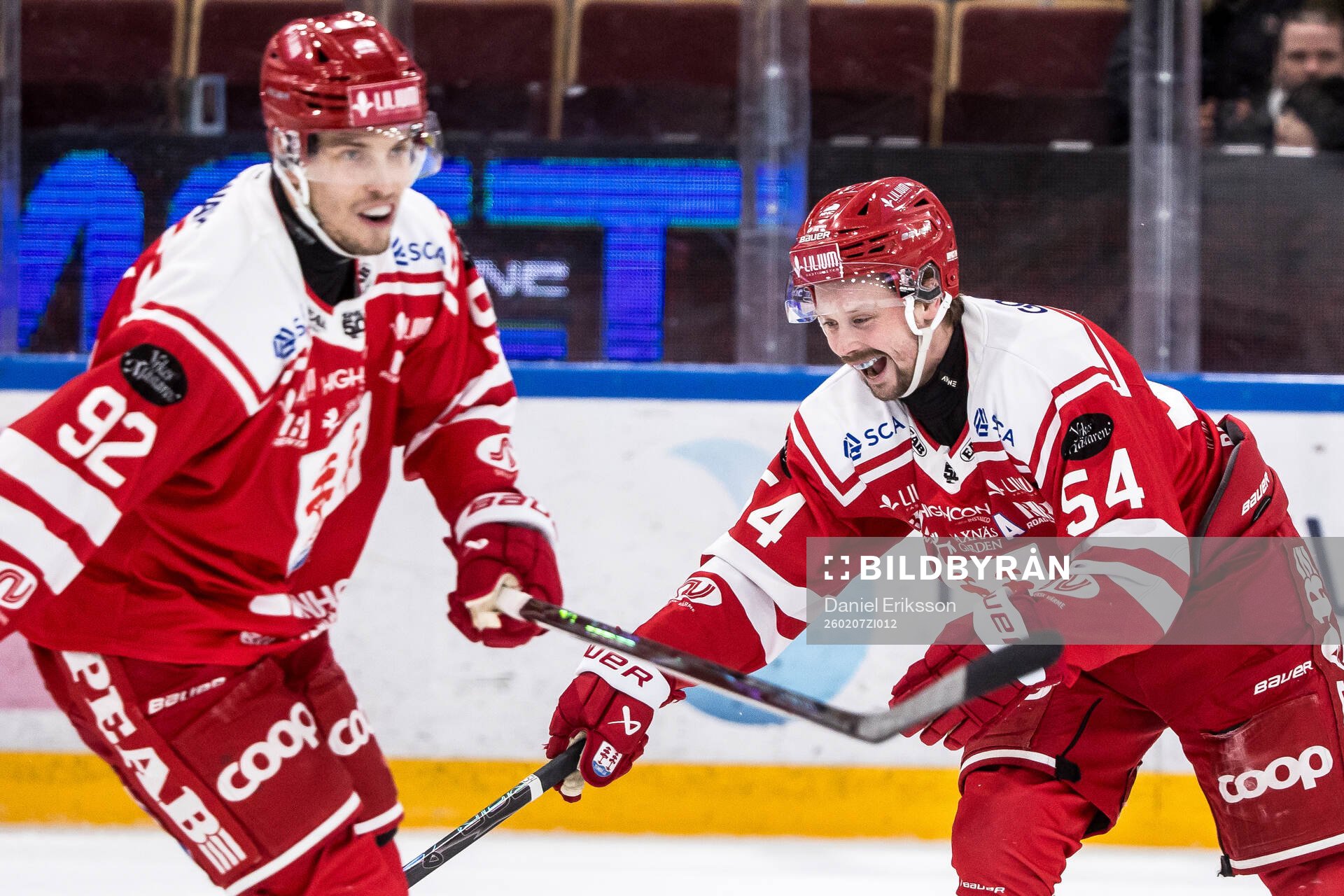 Timrås Anton Lundmark och Jonathan Dahlén jublar