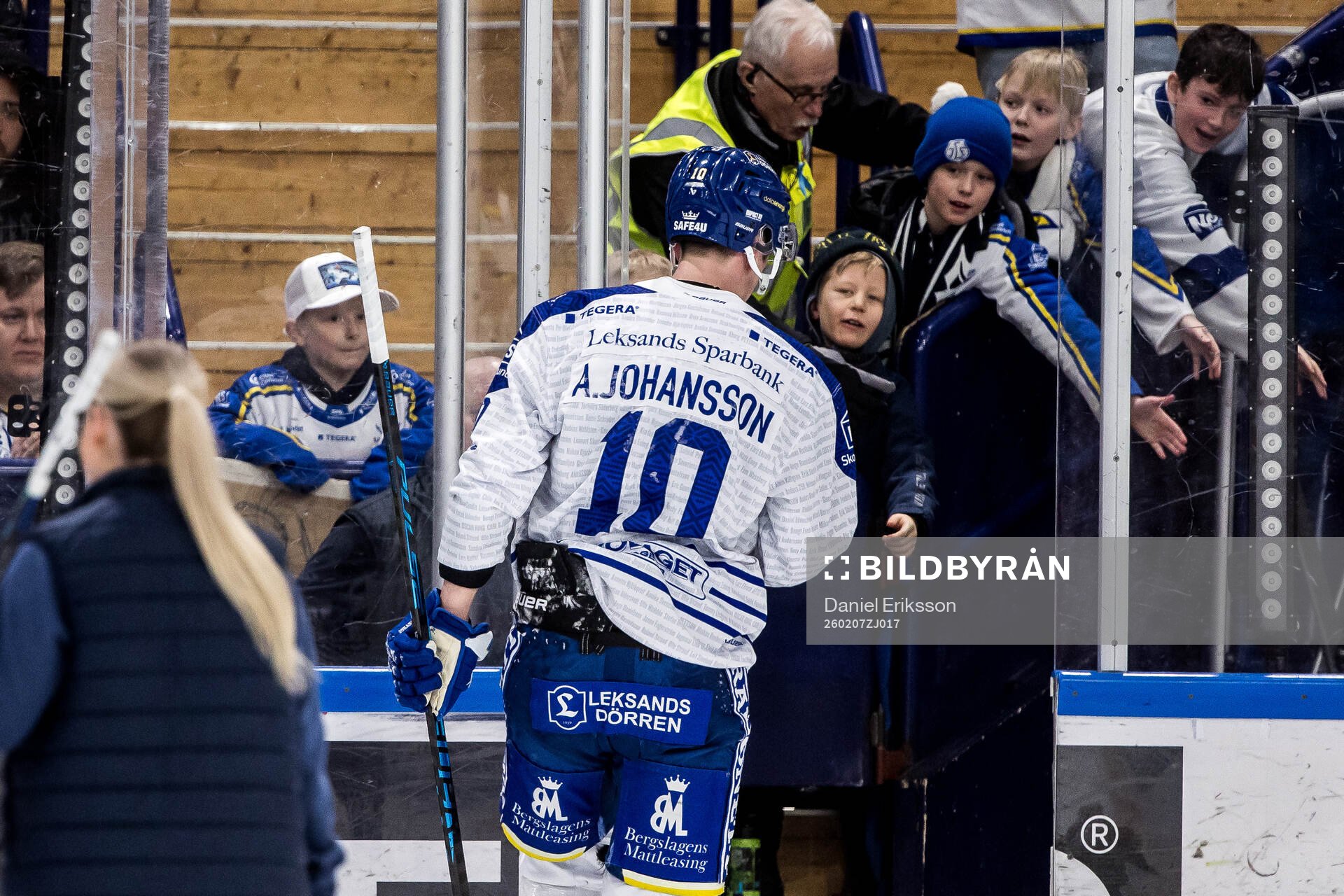 Leksands Anton Johansson lämnar isen