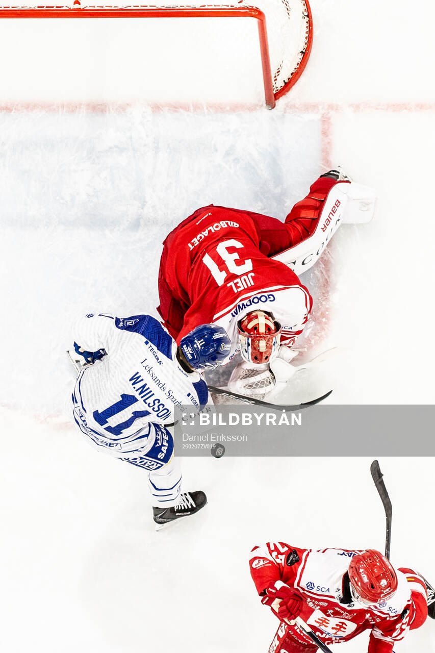 Leksands Wiktor Nilsson och Timrås målvakt Tim Juel
