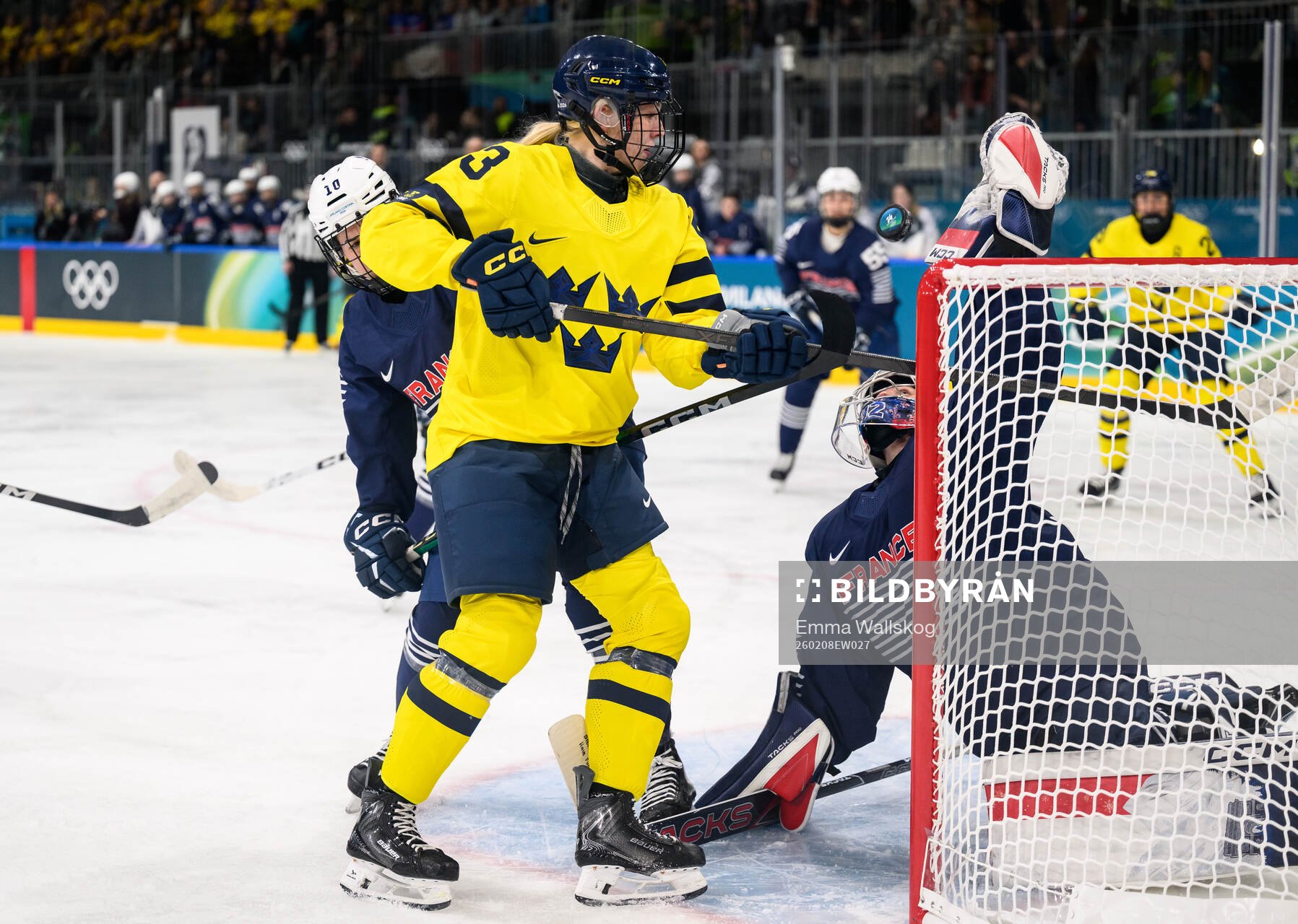 Thea Johansson of Sweden scores the 0-1 goal behind