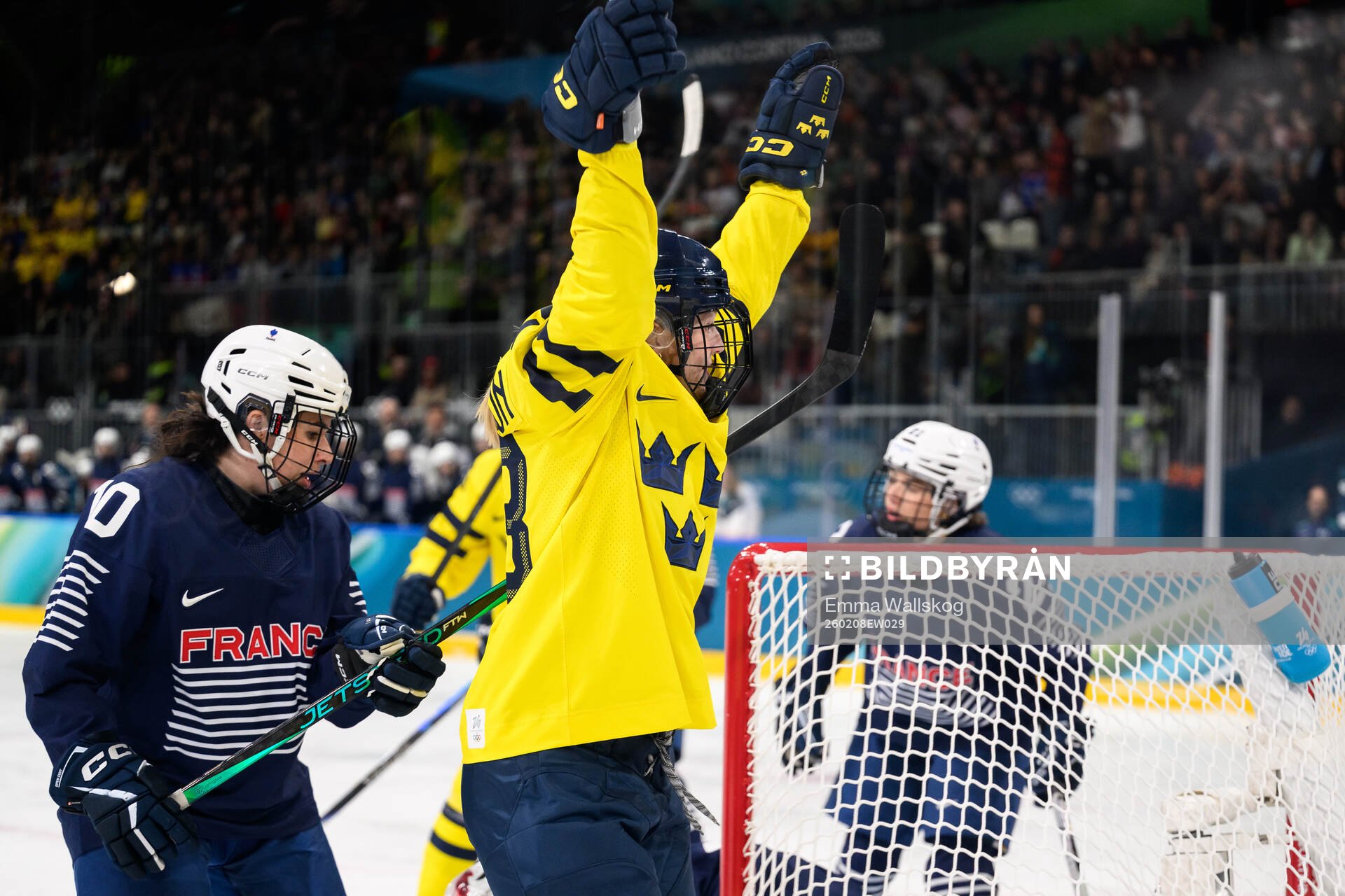 Thea Johansson of Sweden celebrates the 0-1 goal in the