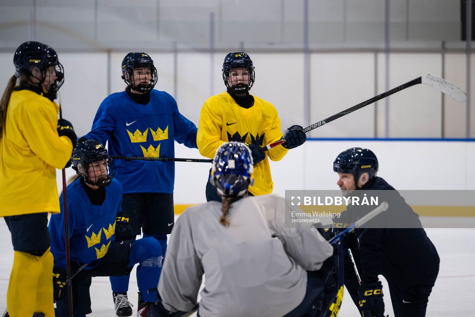 Mira Hallin, Linnea Andersson, Ebba Hedqvist and assistant