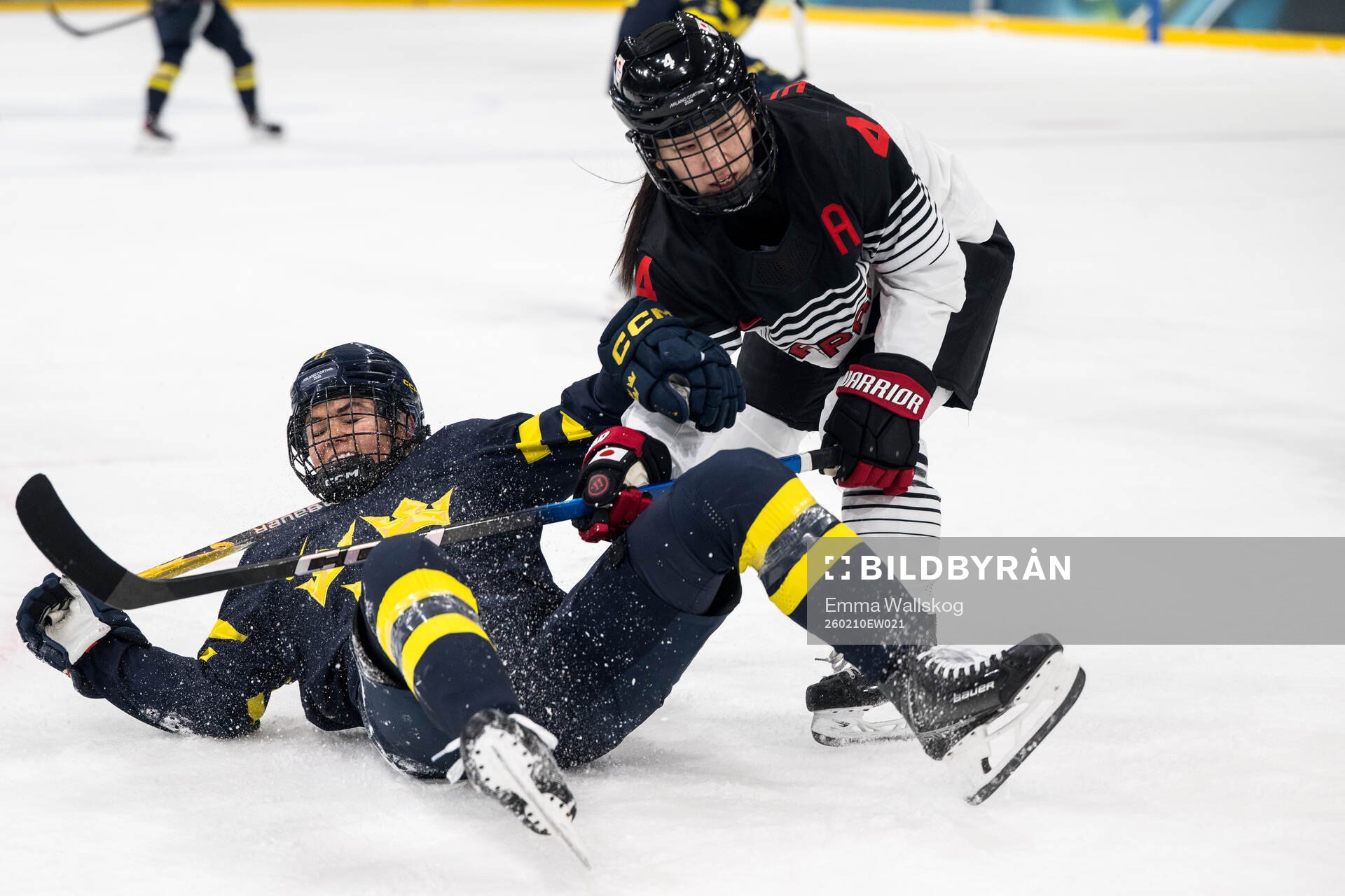 Sofie Lundin of Sweden and Ayaka Hitosato of Japan in the