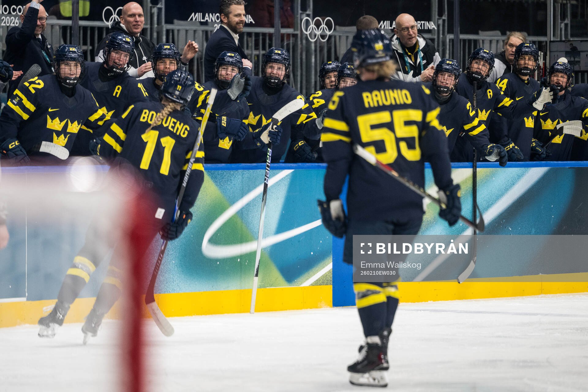 Josefin Bouveng of Sweden celebrate with teammates