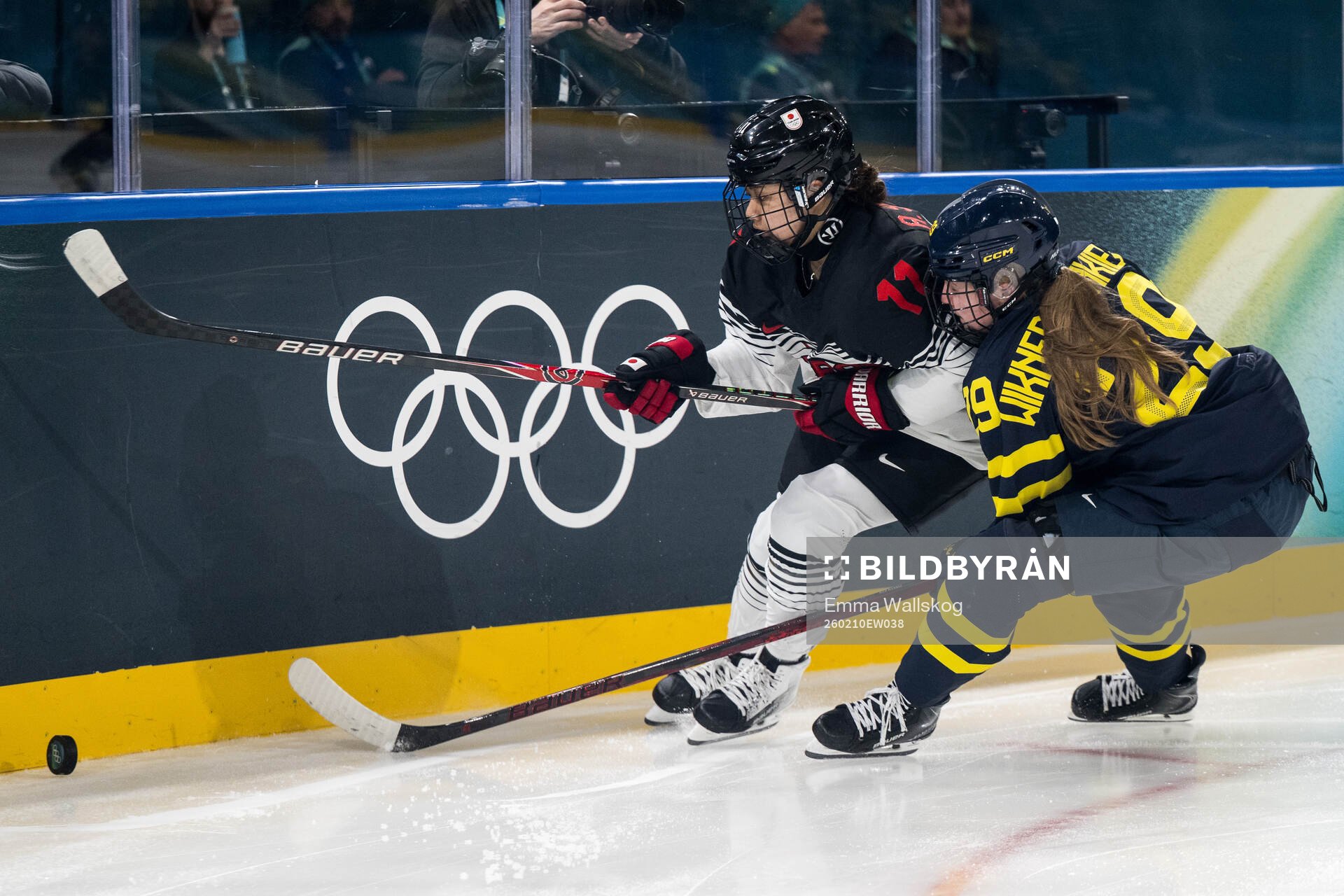 Akane Shiga of Japan and Felizia Wikner Zienkiewicz of