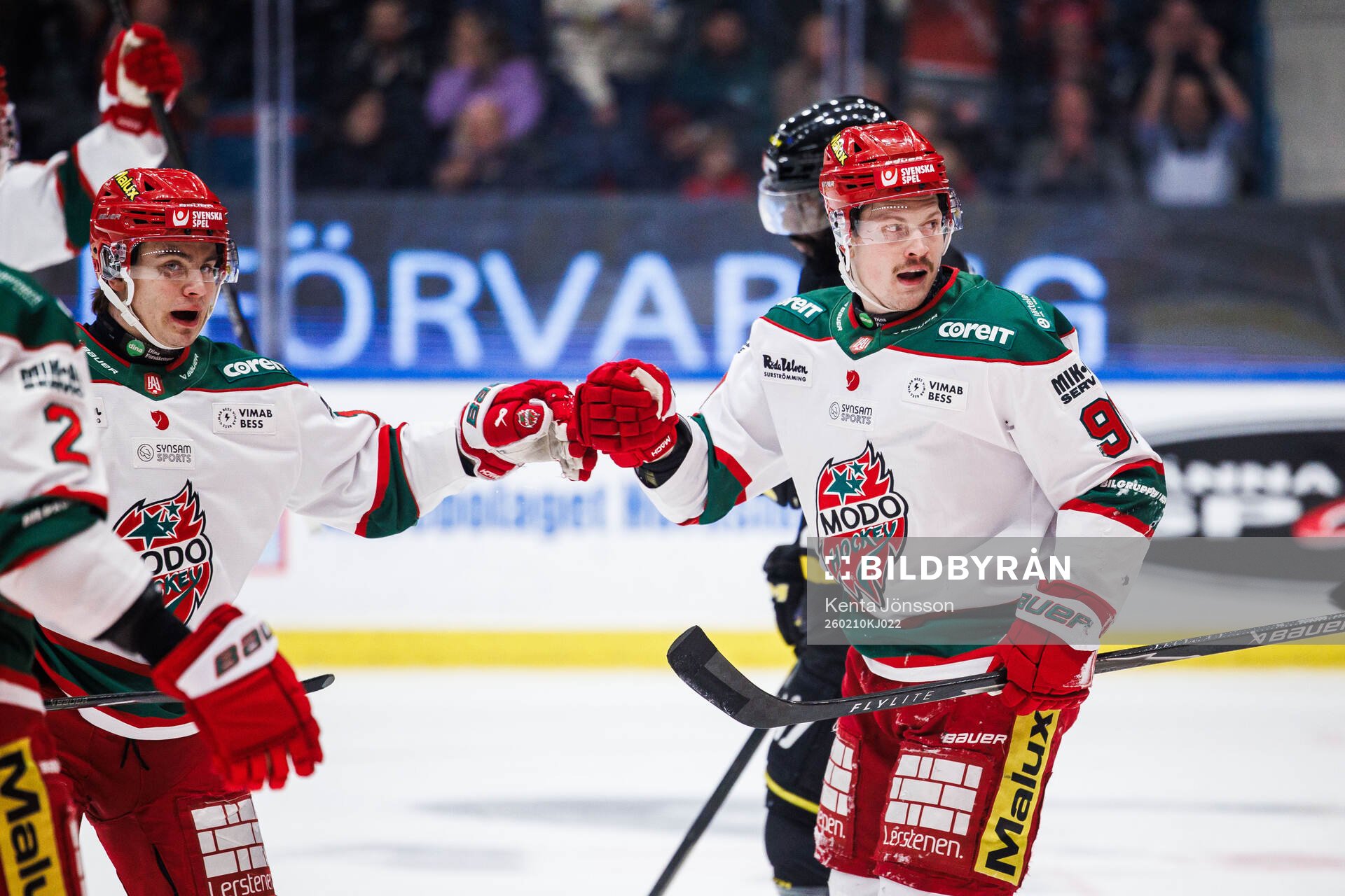 Modos Linus Andersson jublar