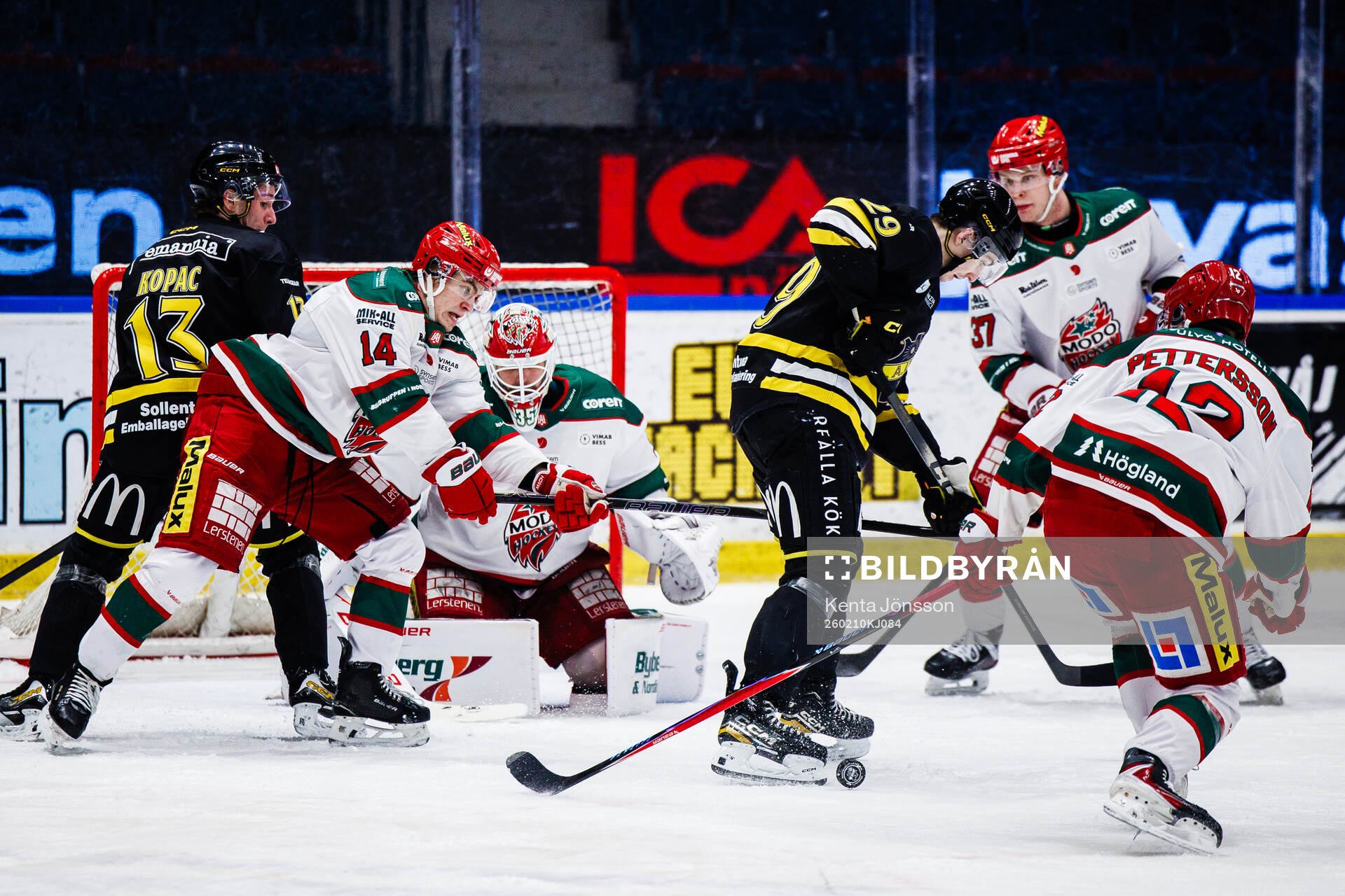 Modos Jakob Noren, målvakt Adam Werner och Viktor Persson