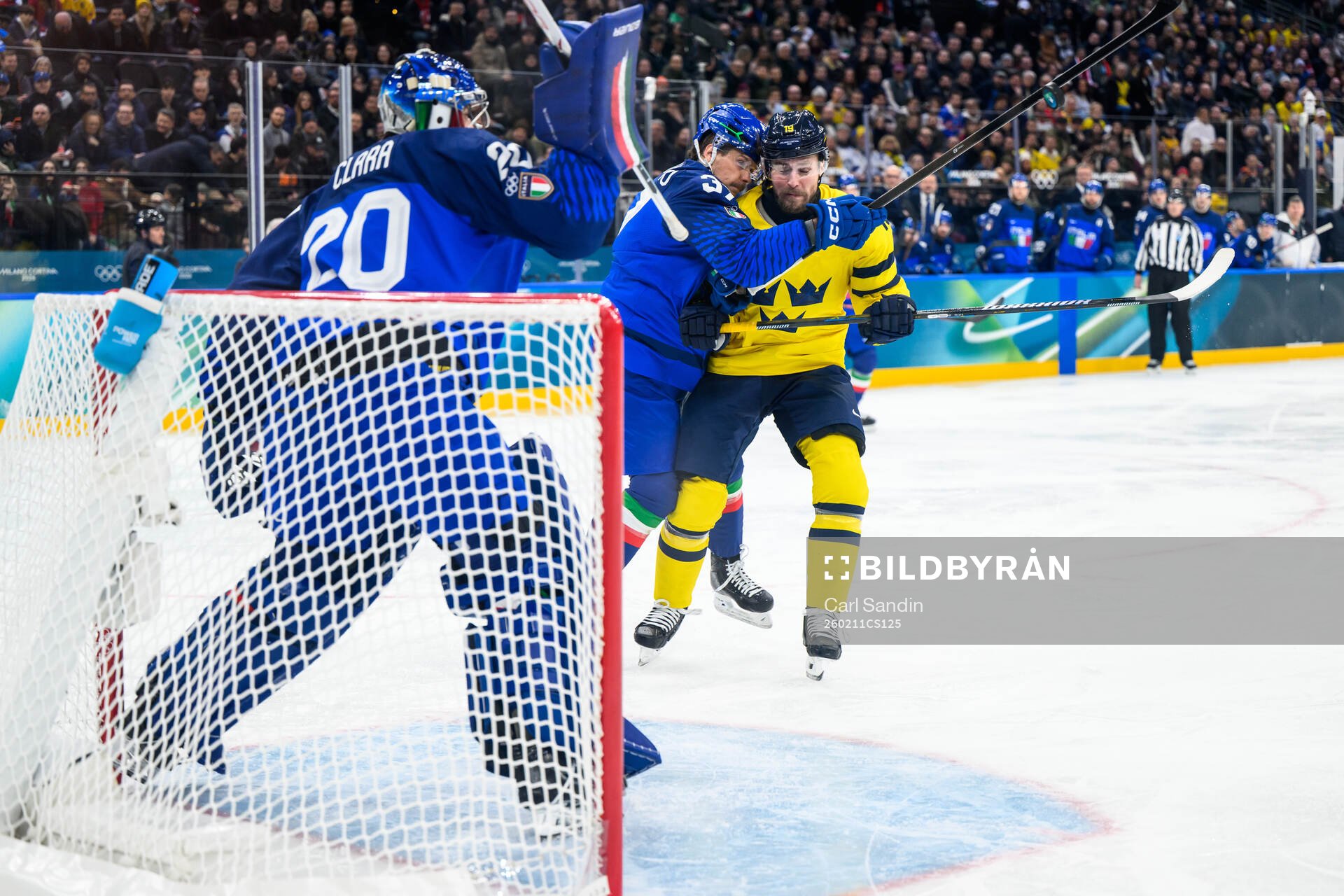 Phil Pietroniro of Italy and Adrian Kempe of Sweden in the