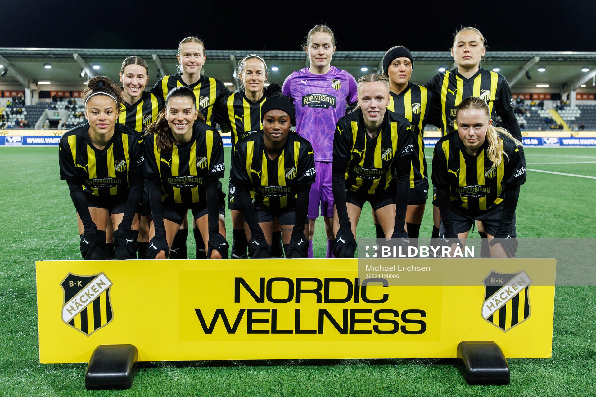 The starting eleven of Häcken pose for a photo