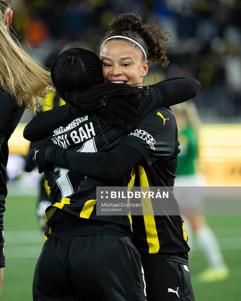 Monica Jusu Bah of Häcken celebrates with Felicia Schröder