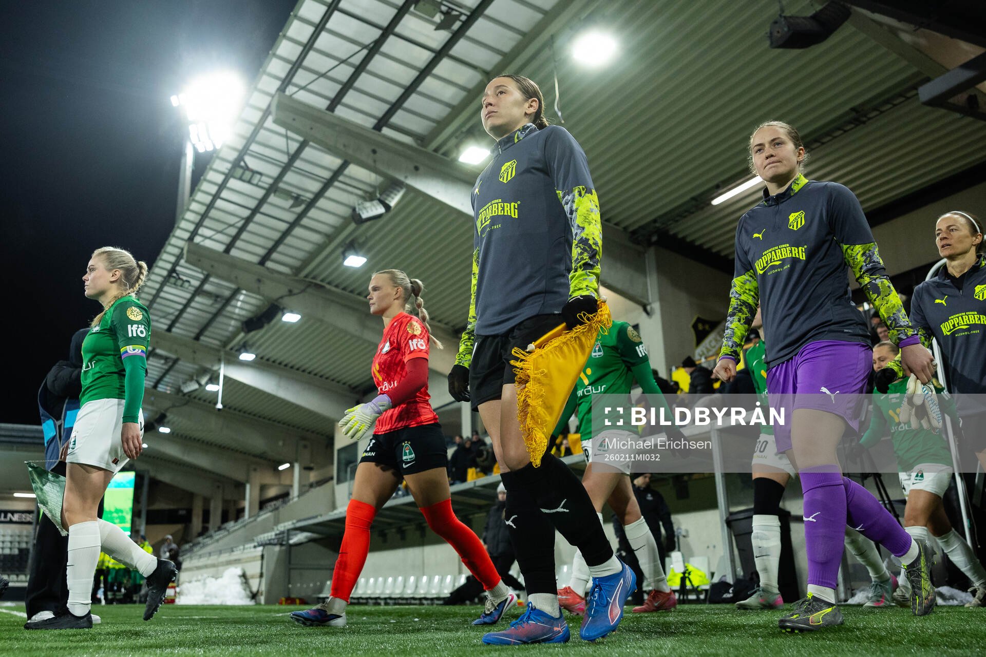 Tabby Tindell and goalkeeper Fanney Birkisdottir of Häcken