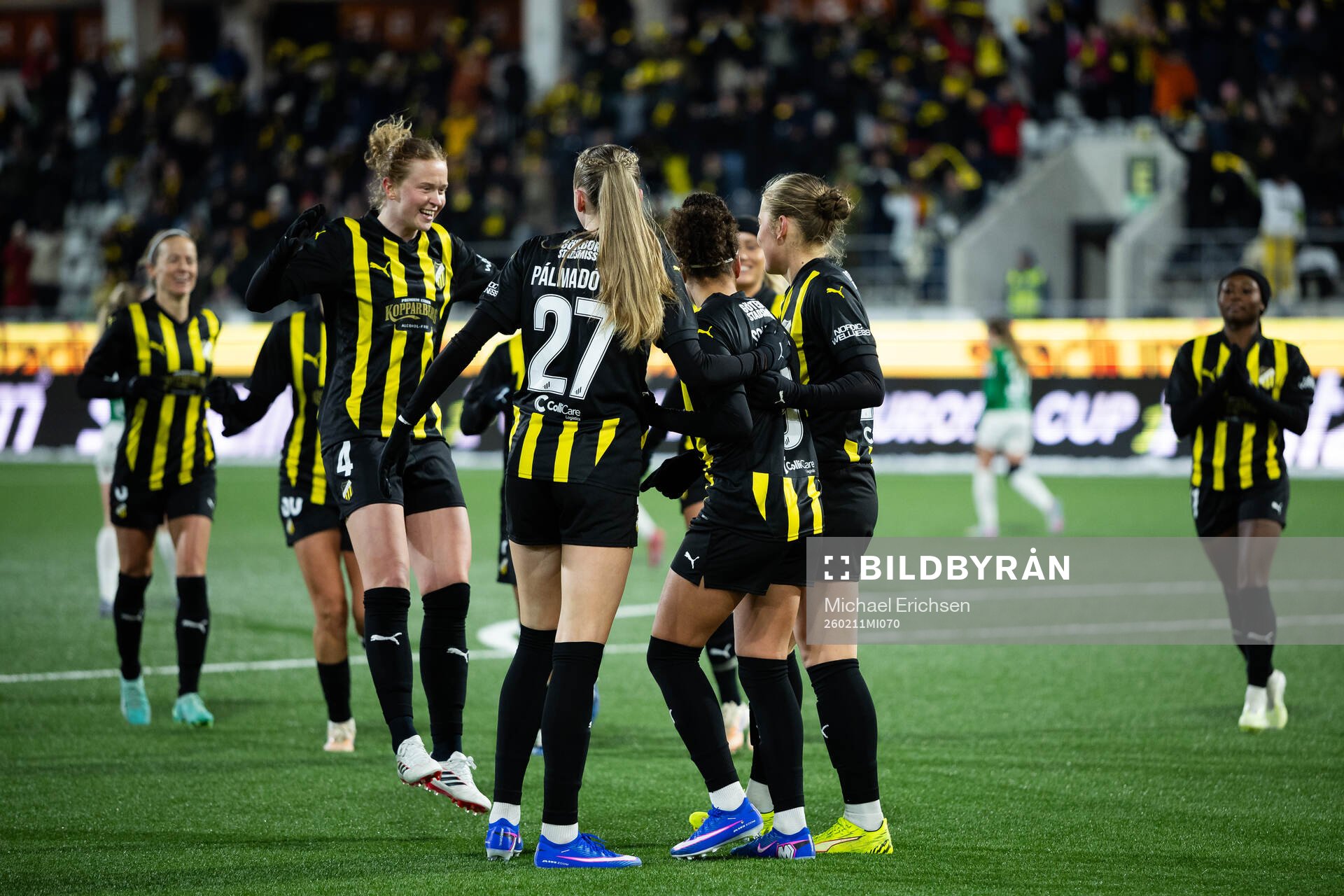 Felicia Schröder of Häcken celebrates