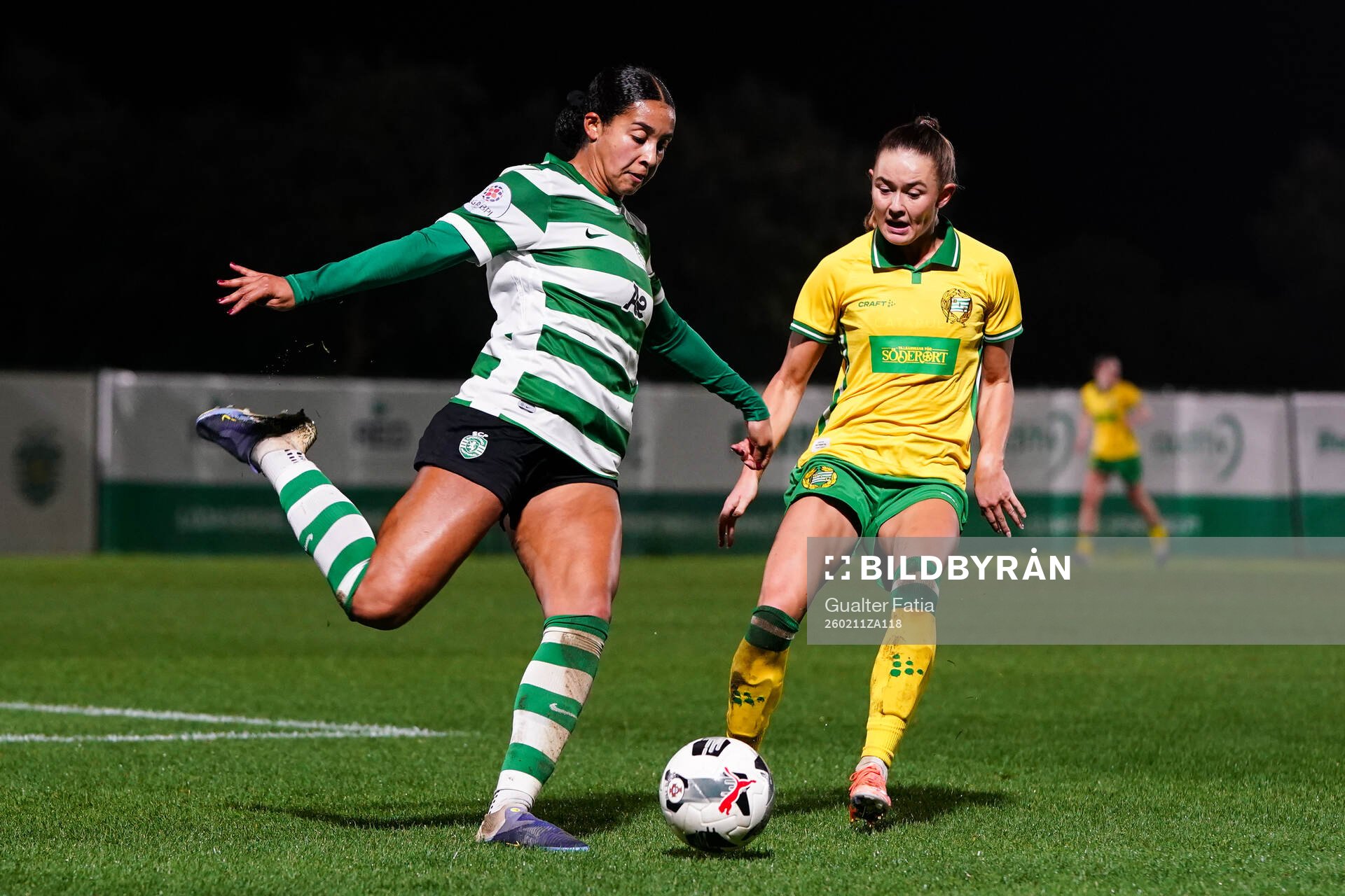 Ashley Barron of Sporting CP and Svea Rehnberg of Hammarby