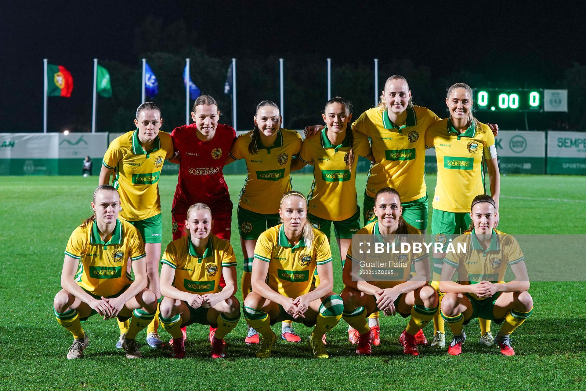 The starting eleven of Hammarby pose for a photo