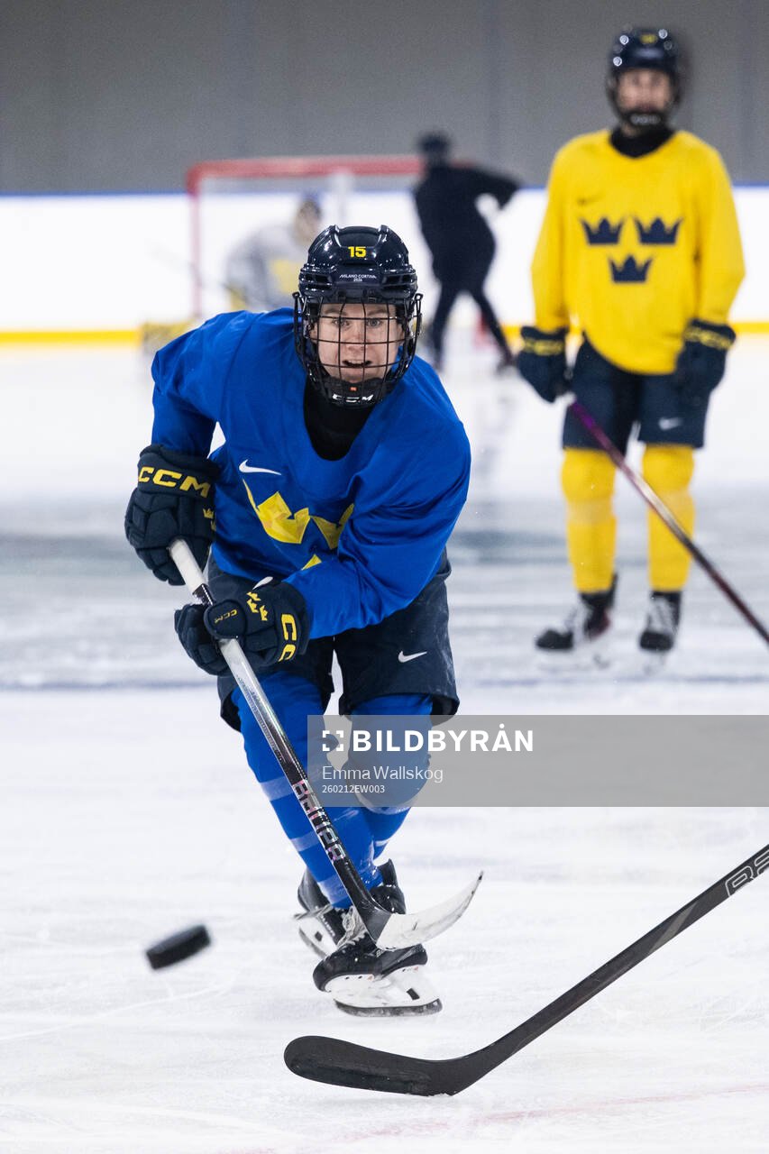 Lisa Johansson of Sweden at a ice hockey practice session