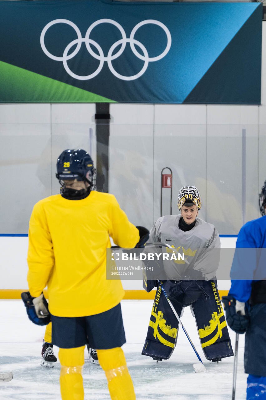 Goaltender Emma Söderberg of Sweden at a ice hockey