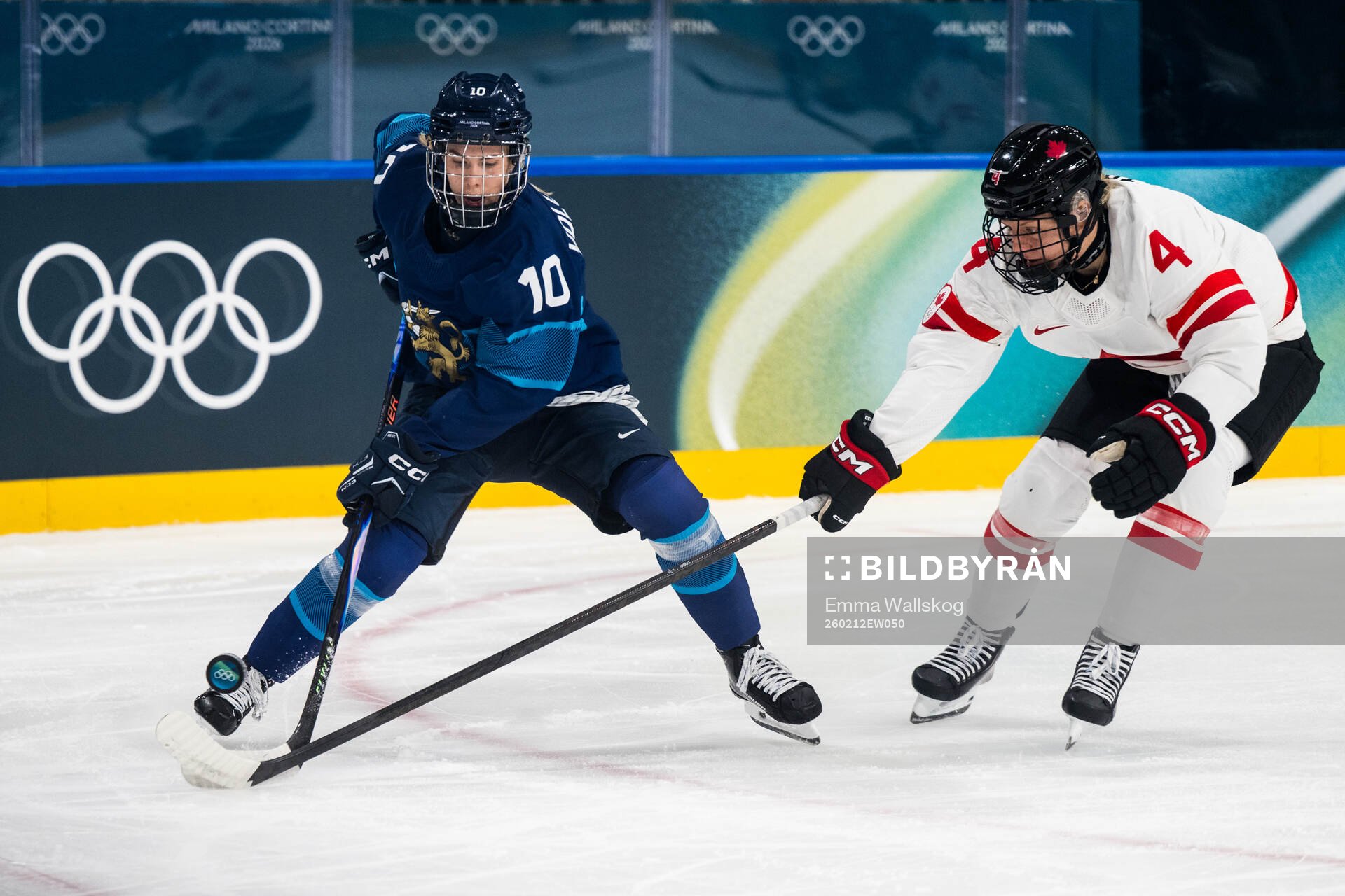 Elisa Holopainen of Finland and Kati Tabin of Canada in the