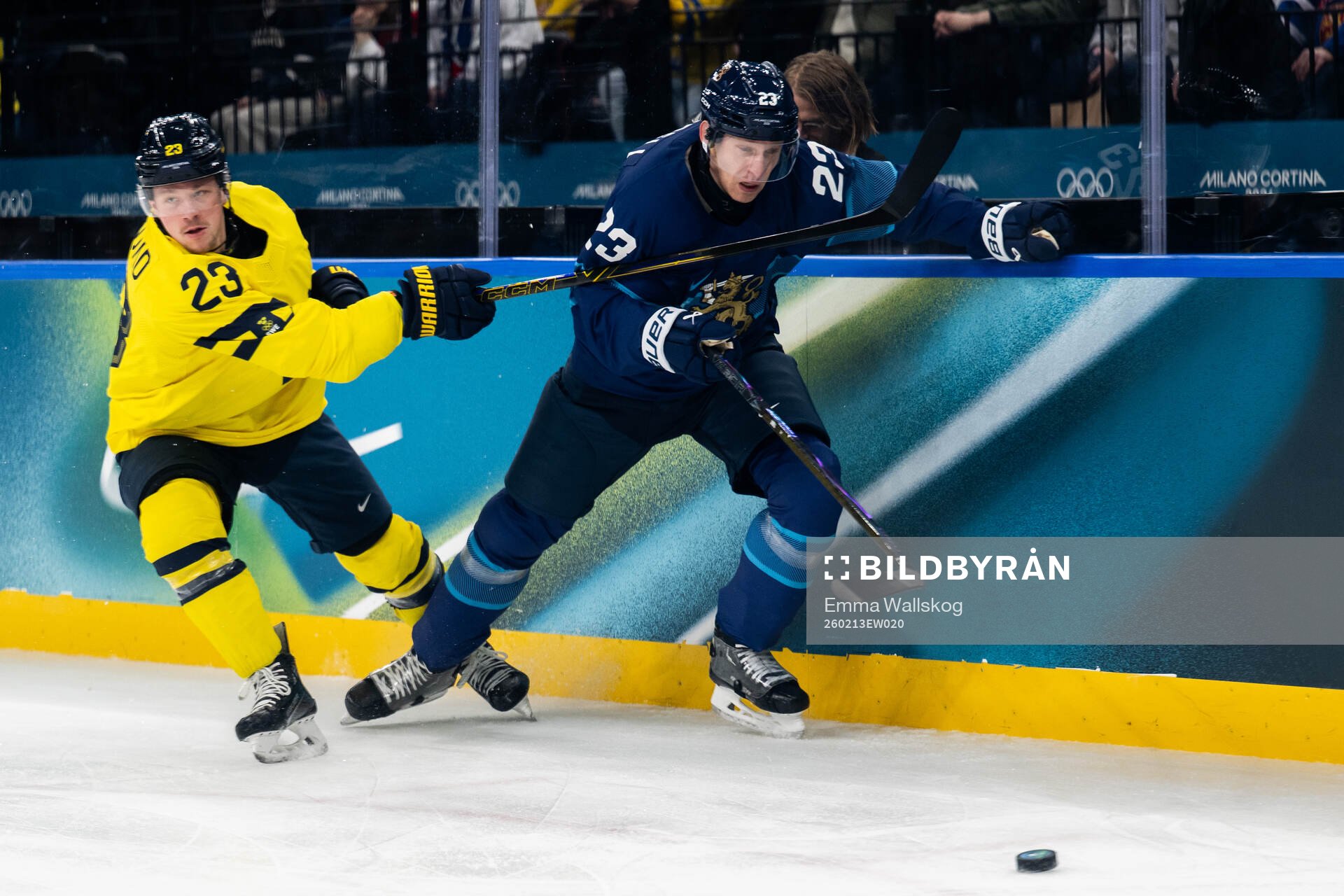 Lucas Raymond of Sweden and Esa Lindell of Finland in the