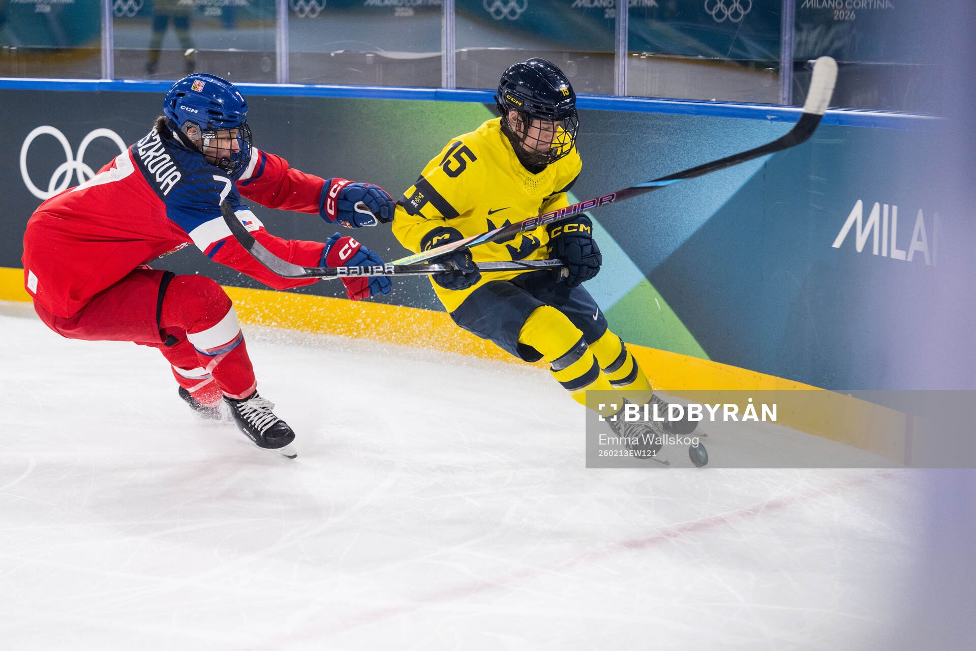 Klara Seroiszkova of Czech Republic and Lisa Johansson of