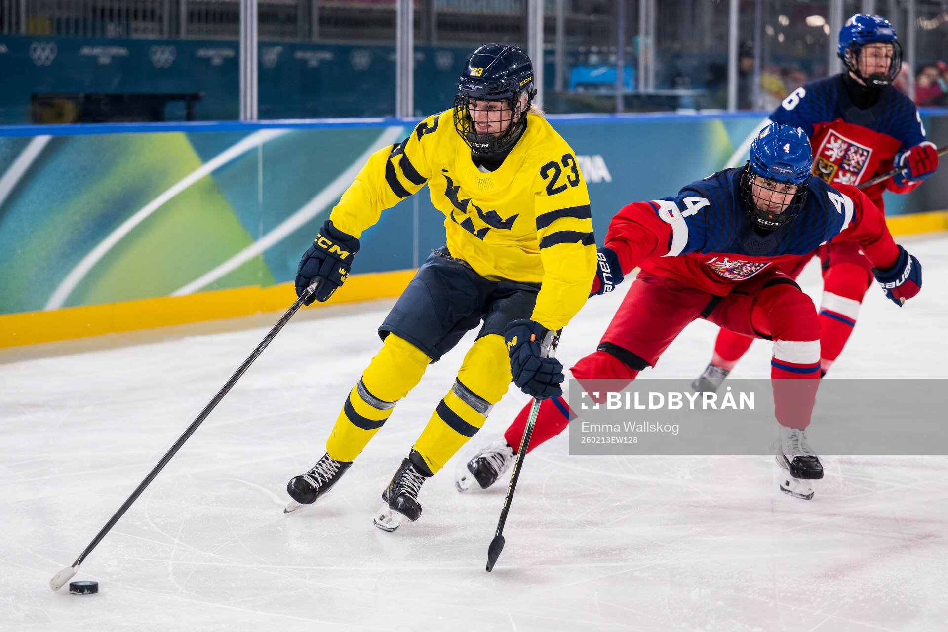 Felizia Wikner Zienkiewicz of Sweden and Daniela Pejsova of