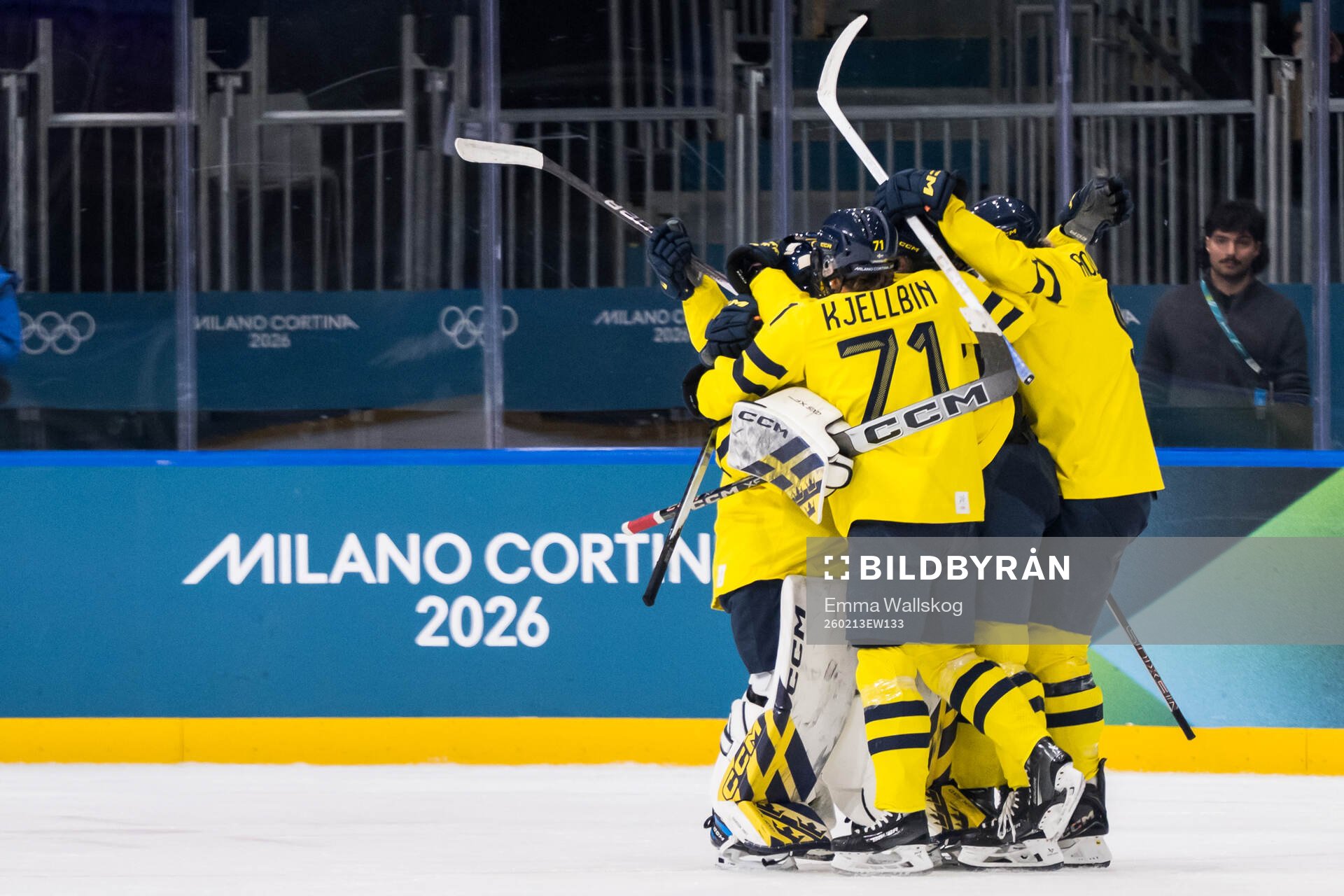 Hilda Svensson, goaltender Ebba Svensson Träff and Anna