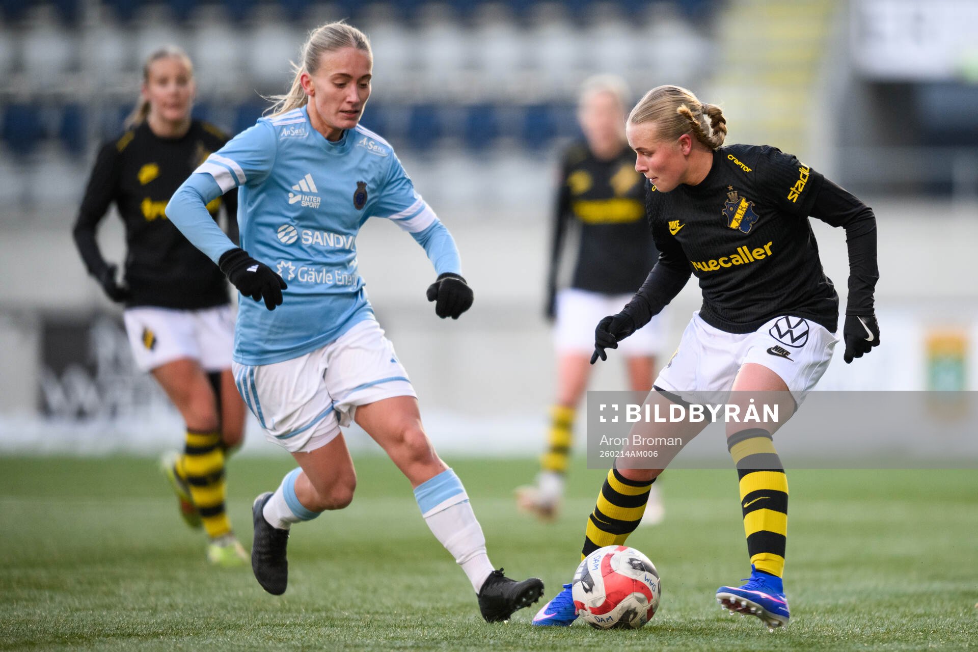 Gefle IFs Alicia Dahlgren och AIKs Nova Selin