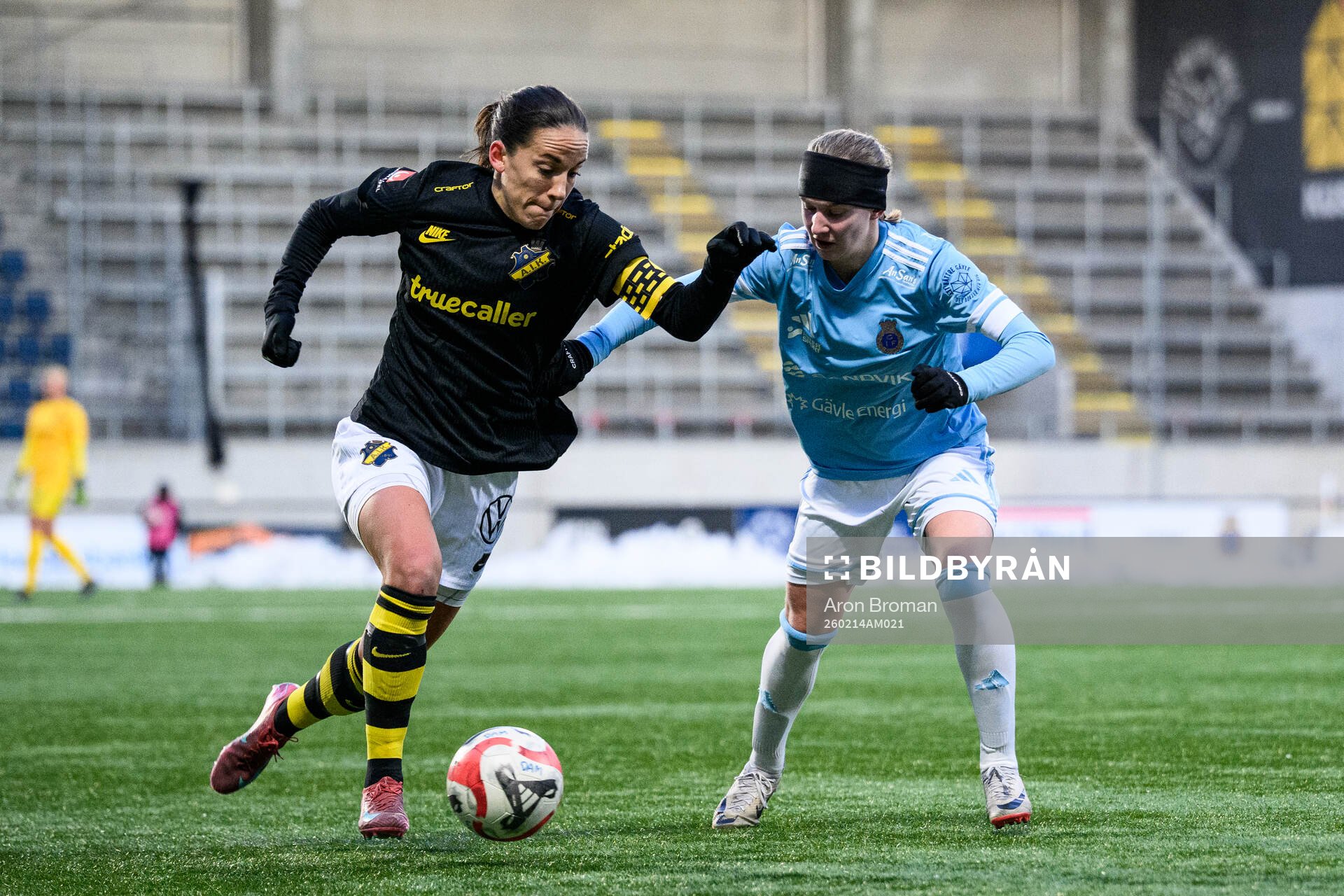 AIKs Anna Oskarsson och Gefle IFs Alva Karlsson