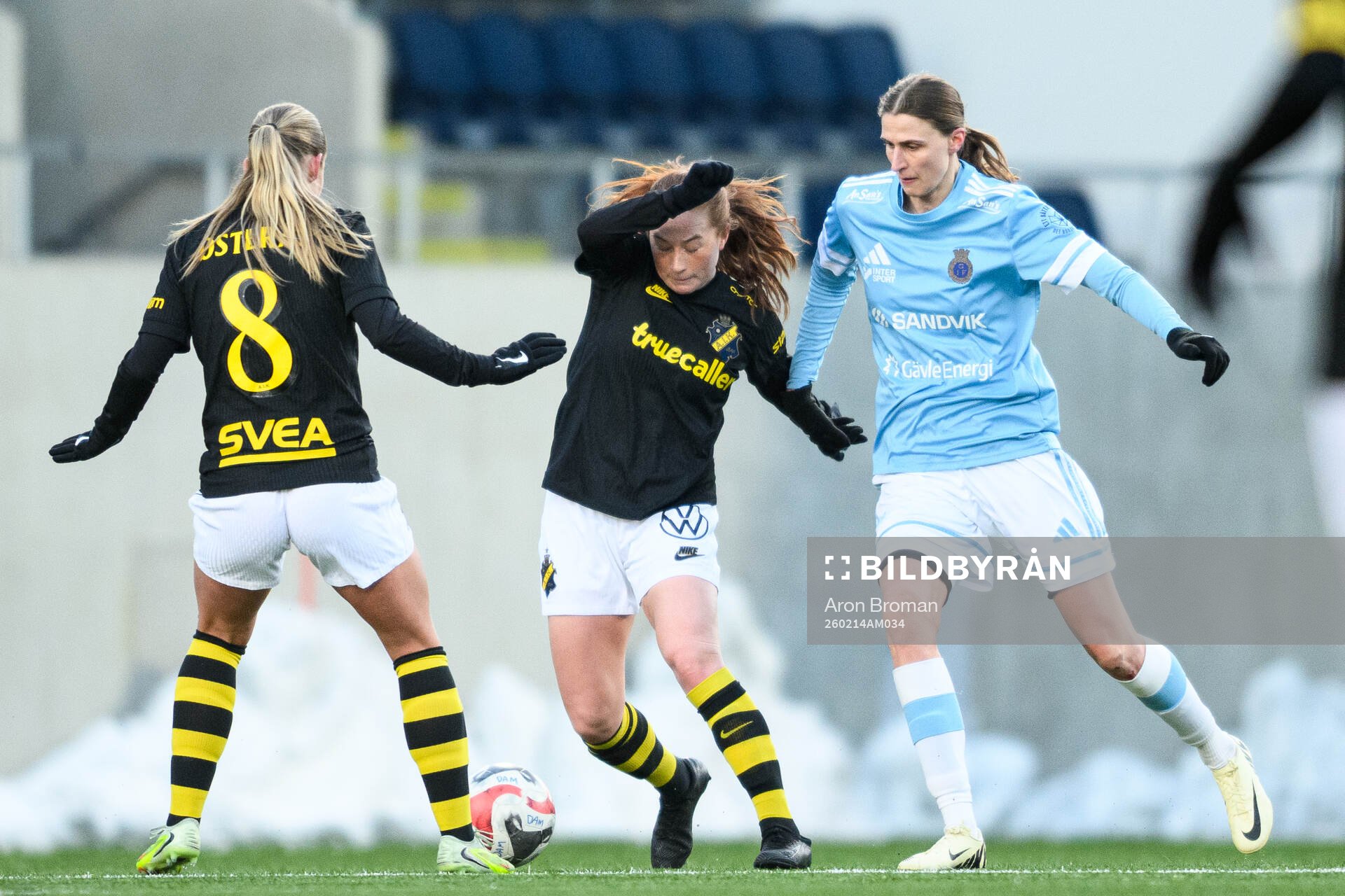 AIKs Ella Reidy och Gefle IFs Sandra Törnros