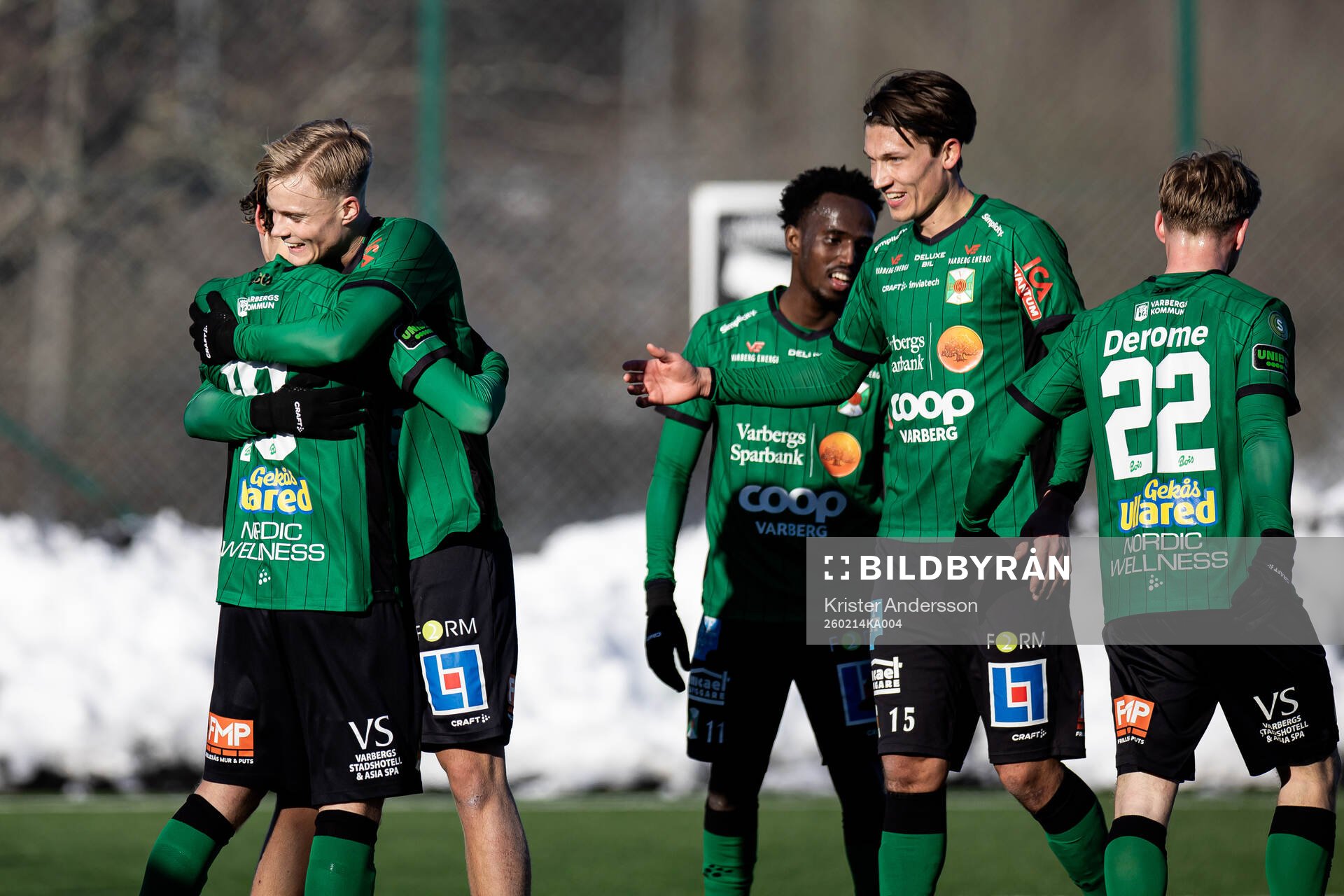 Varbergs spelare jublar eter 1-0 av Jonathan Nilsson