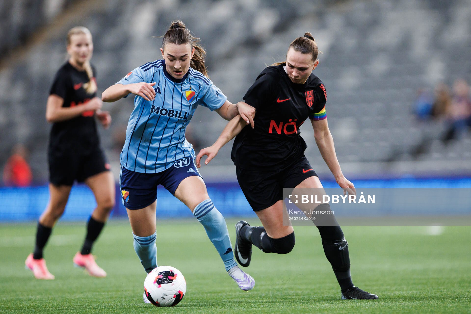 Djurgårdens Lucia Duras och Brommapojkarnas Frida