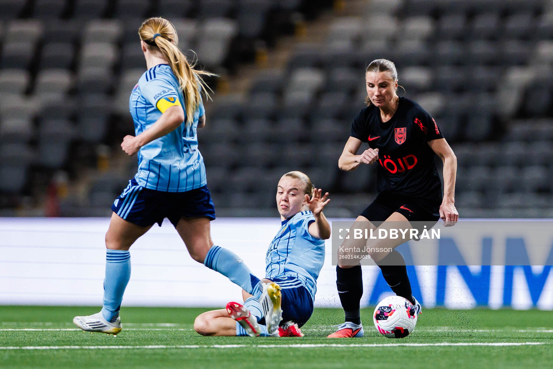 Brommapojkarnas Louise Lillbäck och Djurgårdens Elin