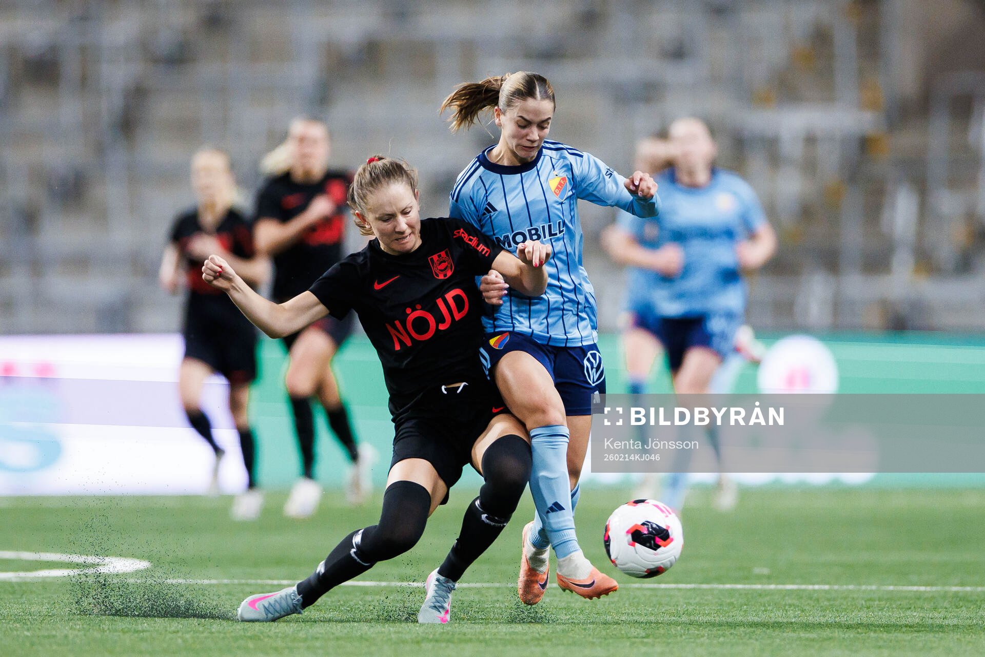 Brommapojkarnas Ida Bengtsson och Djurgårdens Johanna