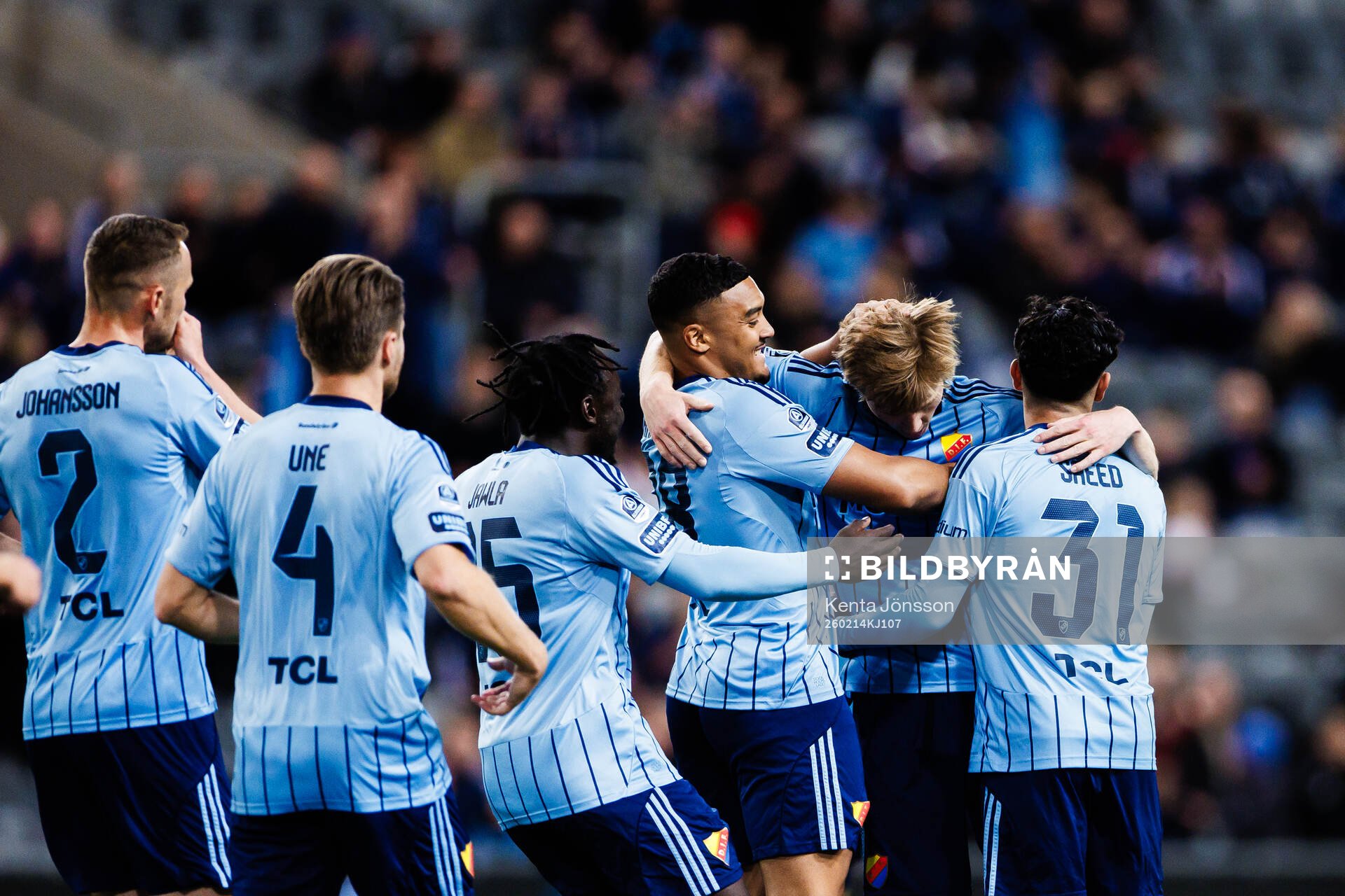 Djurgårdens Bo Hegland jublar med Gideon Granström och