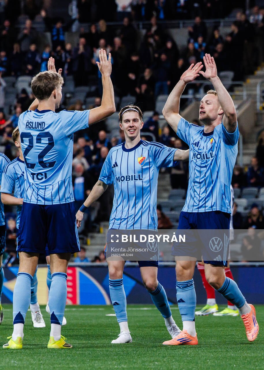 Djurgårdens Kristian Lien jublar med Patric Åslund och