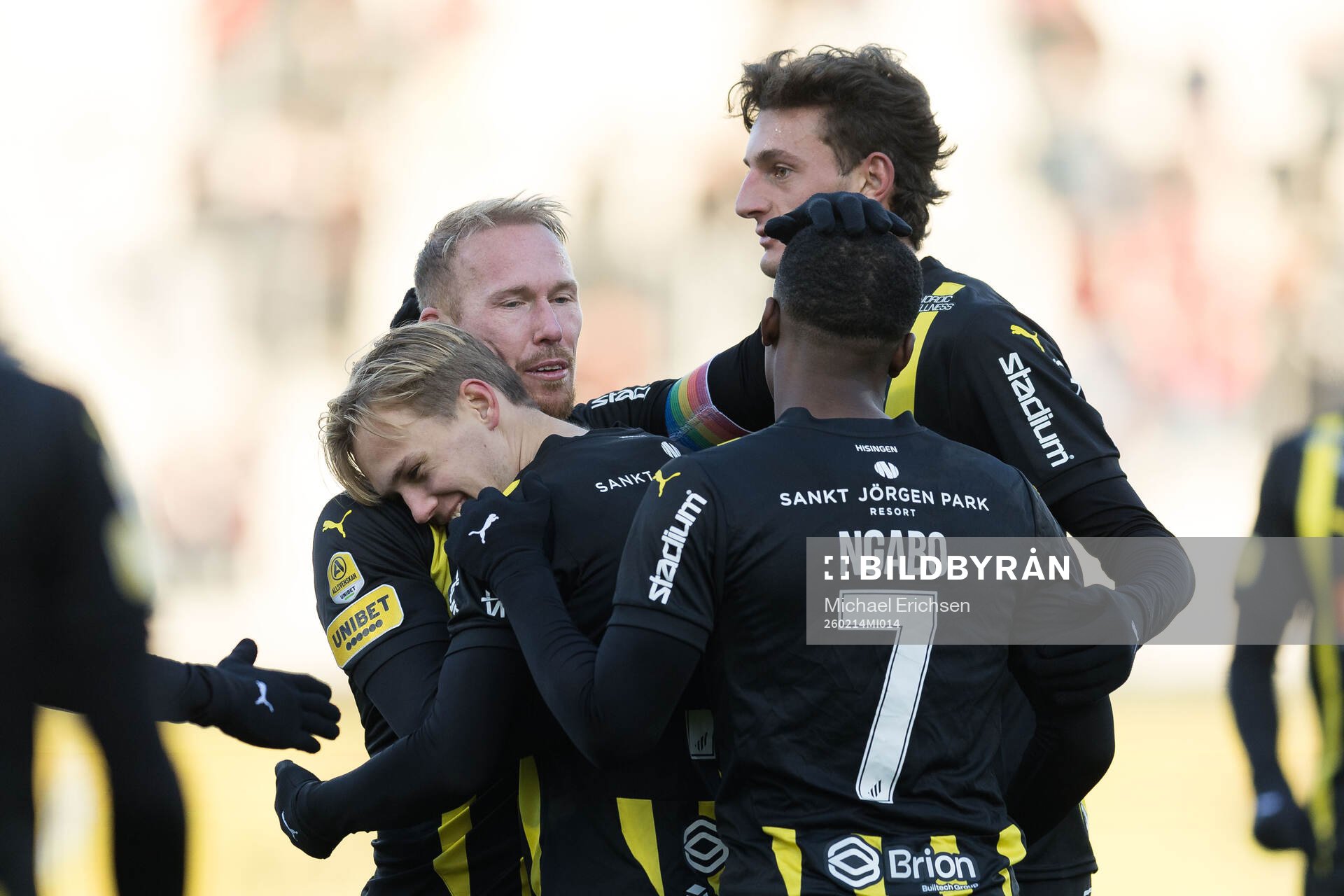 Häckens Pontus Dahbo jublar