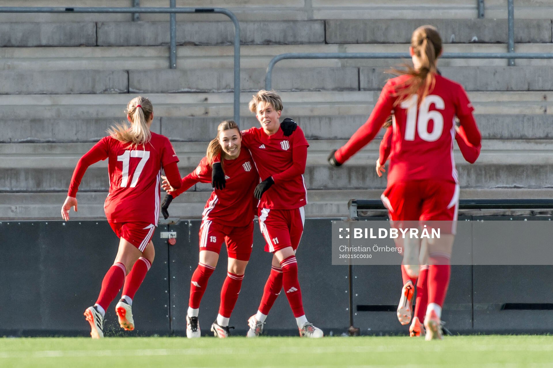 Piteås Alexandra Hellekant och Cecilia Edlund jublar