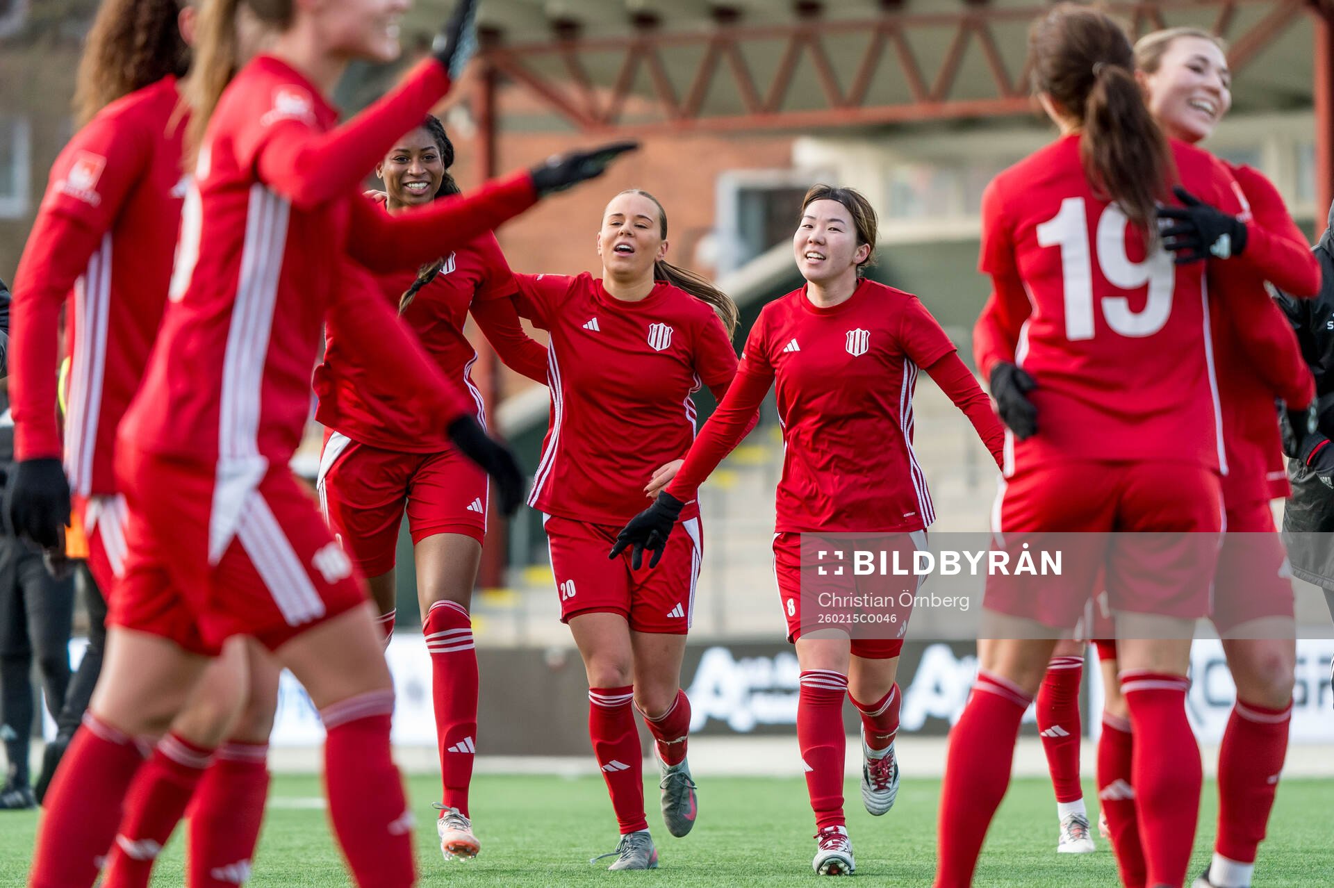 Piteås Matilda Ekblom och Shiho Matsubara jublar