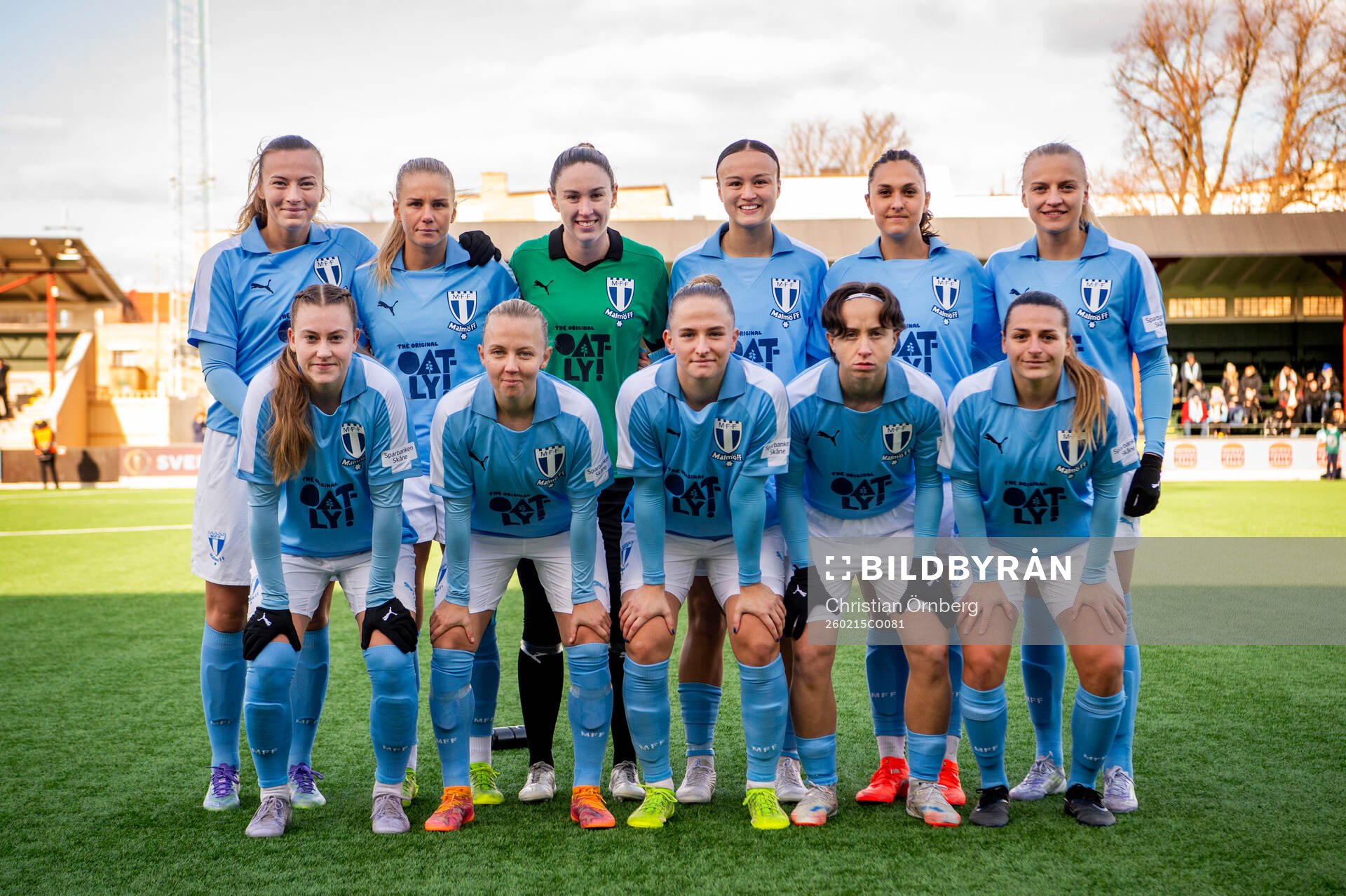 Malmö FFs spelare ställer upp för en lagbild