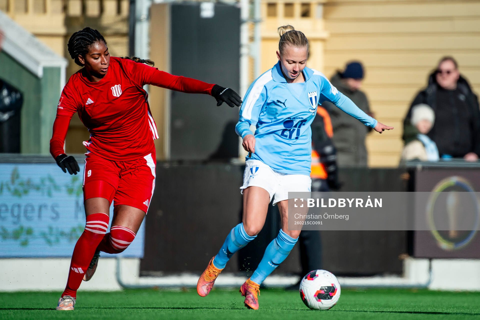 Piteås Sharon Sampson och Malmö FFs Nathalie Hoff Persson