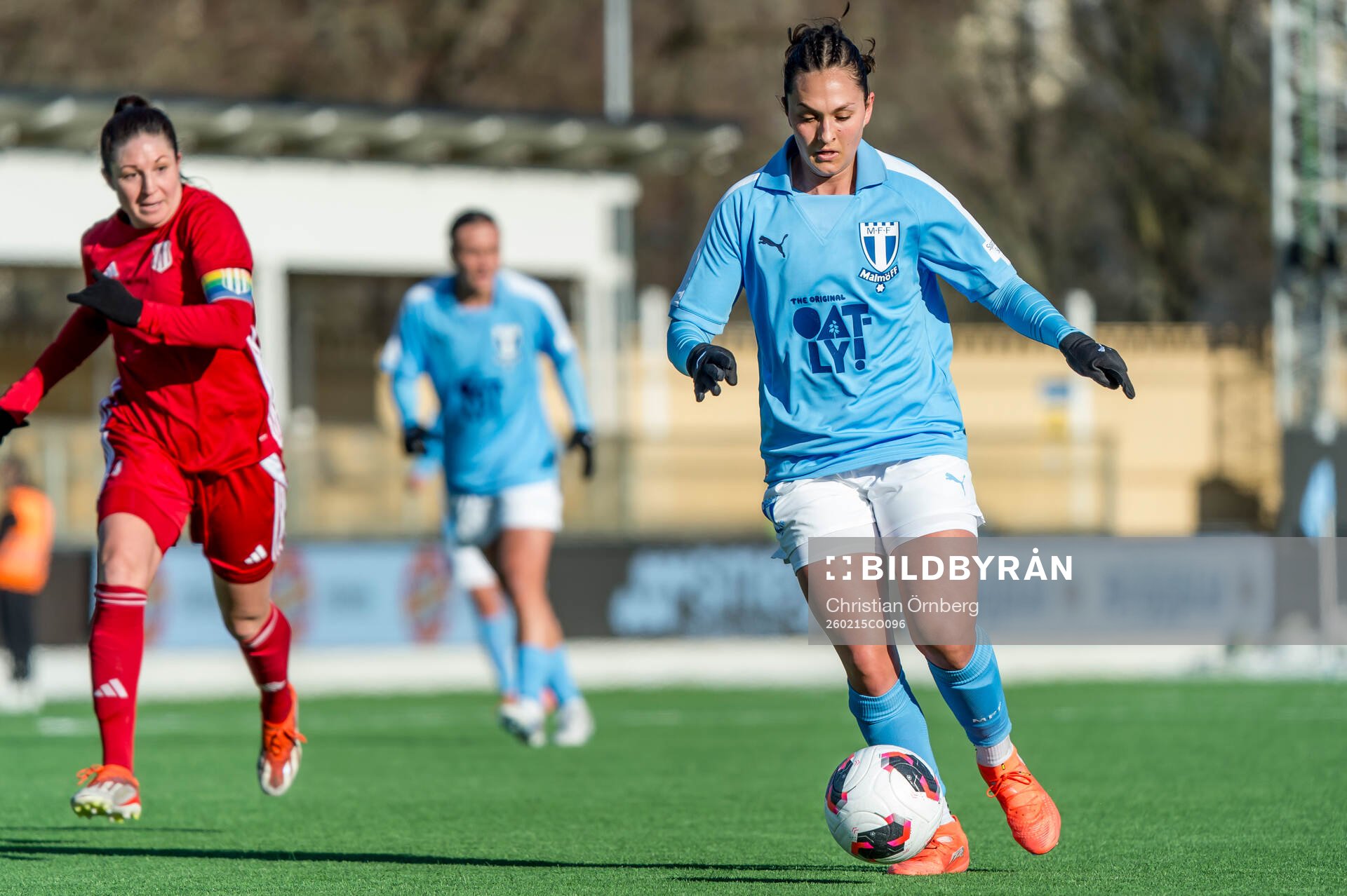 Malmö FFs Isabella D'Aquila och Piteås Josefin Johansson