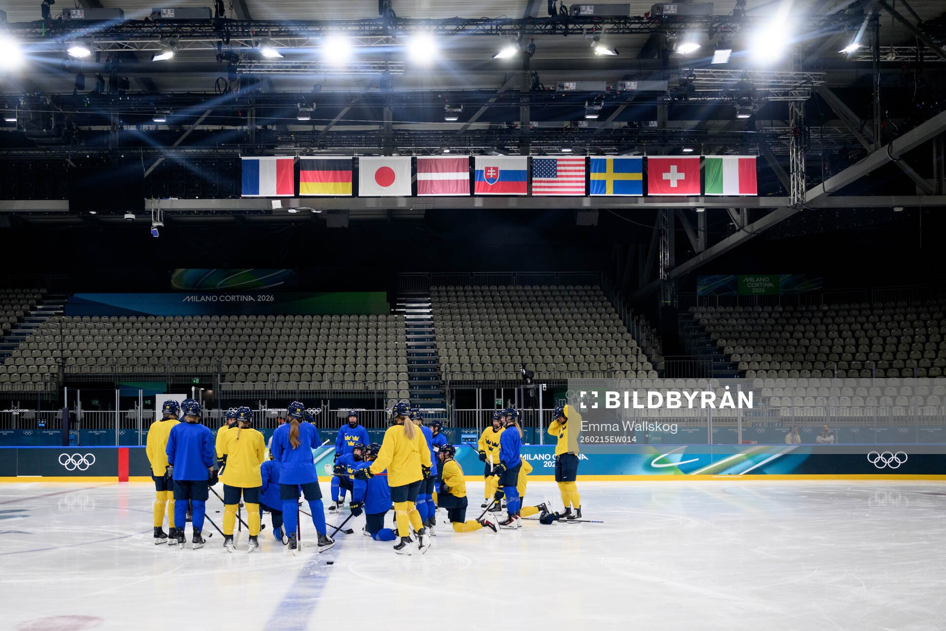 Players of Sweden gather