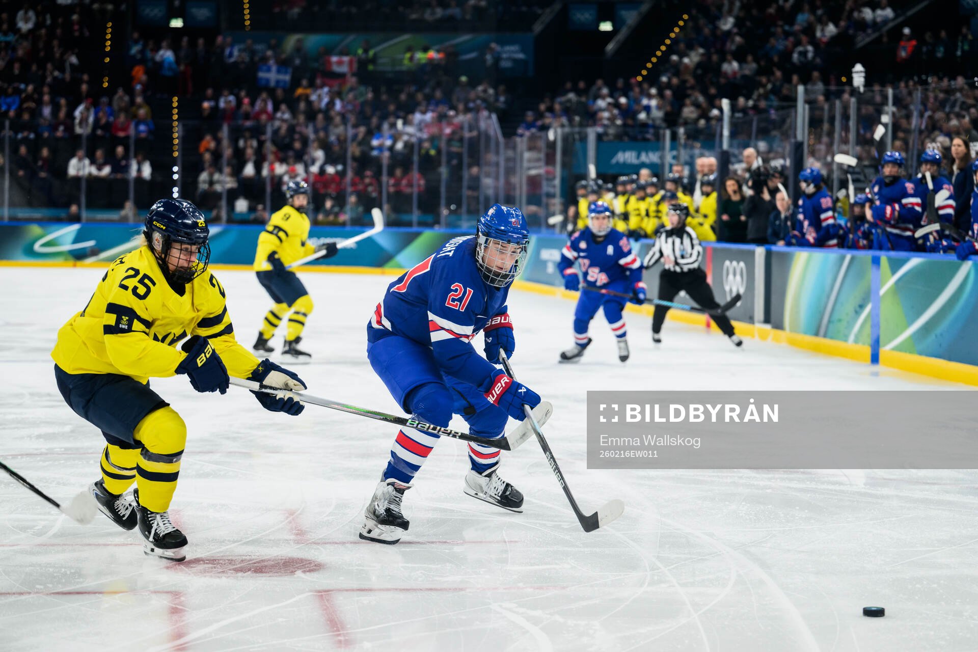 Lina Ljungblom of Sweden and Hilary Knight of USA in the